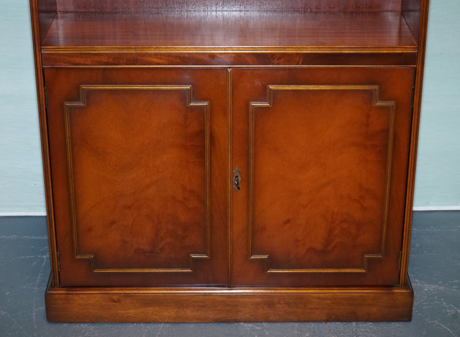 ENGLISH TRADITIONAL BRADLEY DISPLAY CABINET BOOKCASE WITH SHELVES AND CUPBOARD