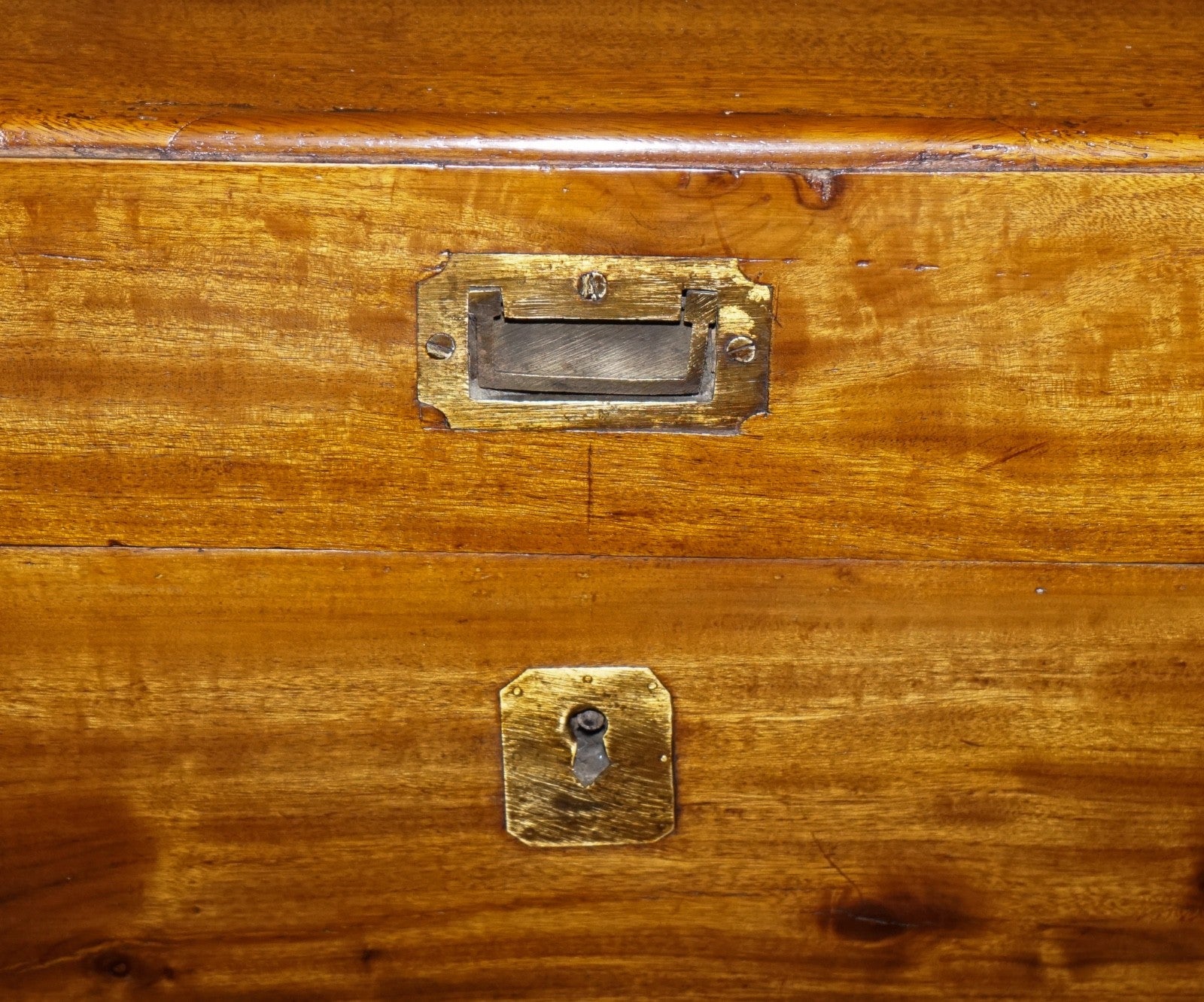 19TH CENTURY ENGLISH ANTIQUE FULLY RESTORED CAMPHOR WOOD CHEST STORAGE TRUNK