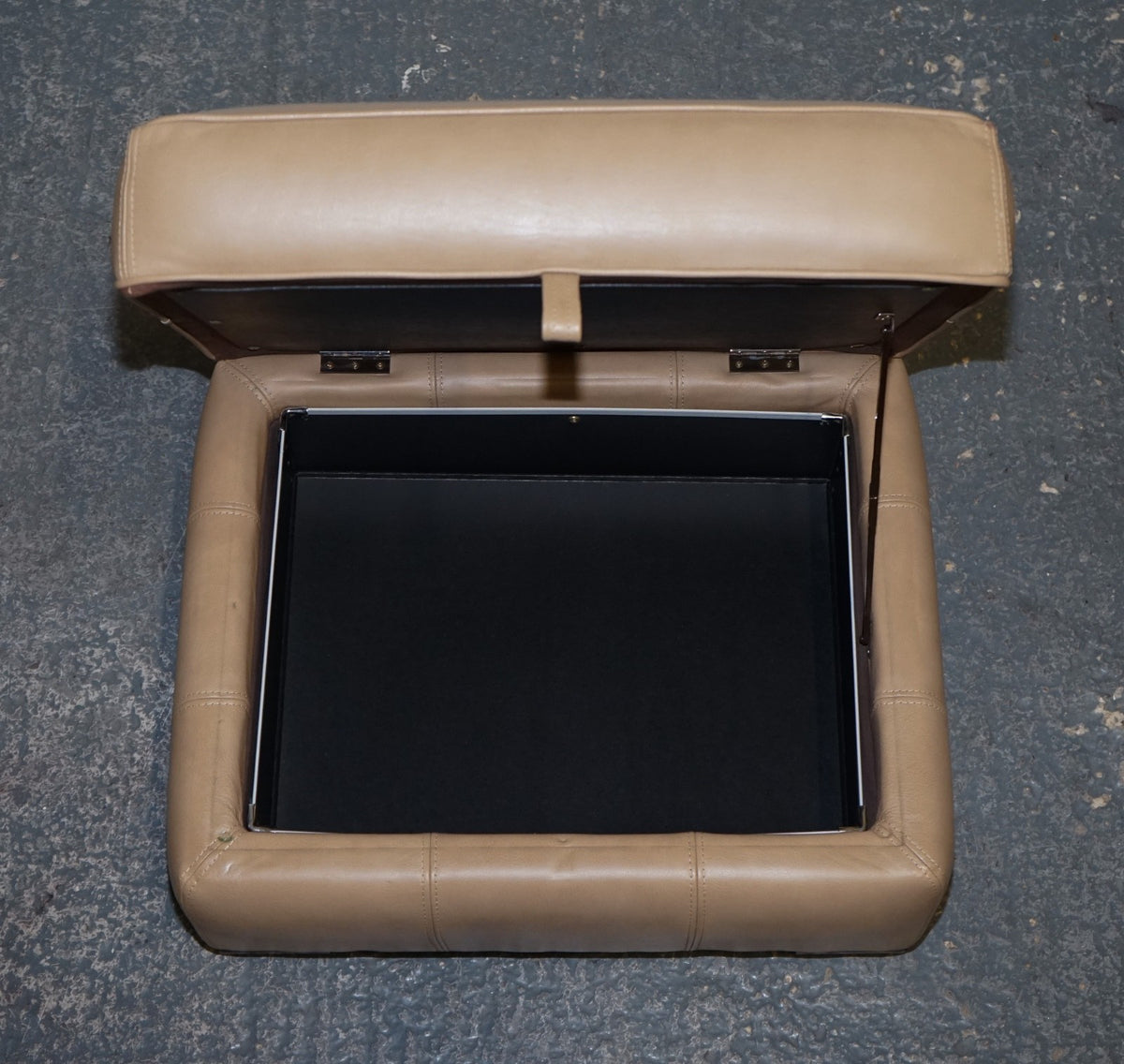 FINE LATTE BROWN LEATHER OTTOMAN FOOTSTOOL WITH STORAGE BY MULTIYORK ENGLAND
