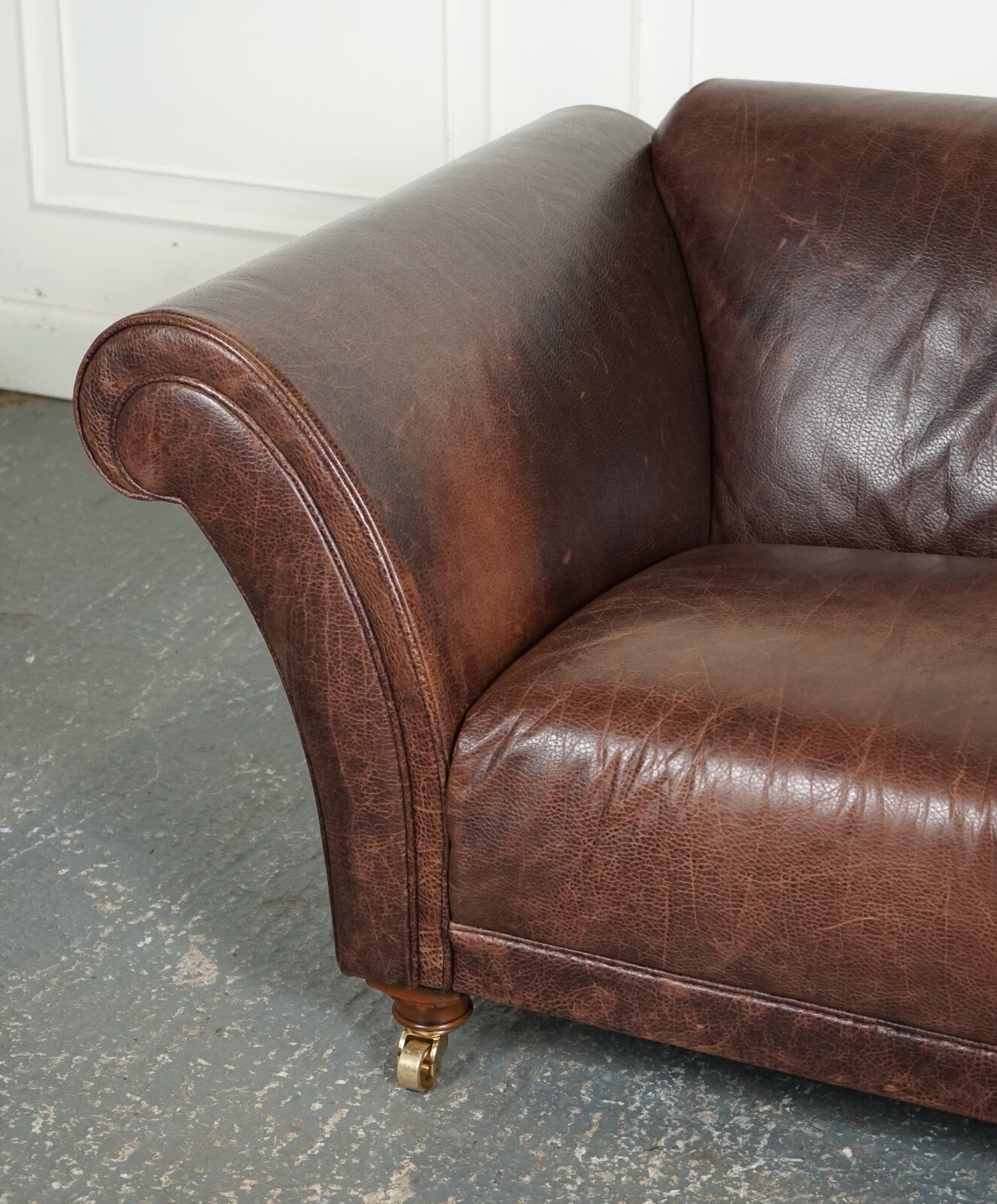 STUNNING FISHPOOLS HERITAGE BROWN LEATHER 2 TO 3 SEATER SOFA