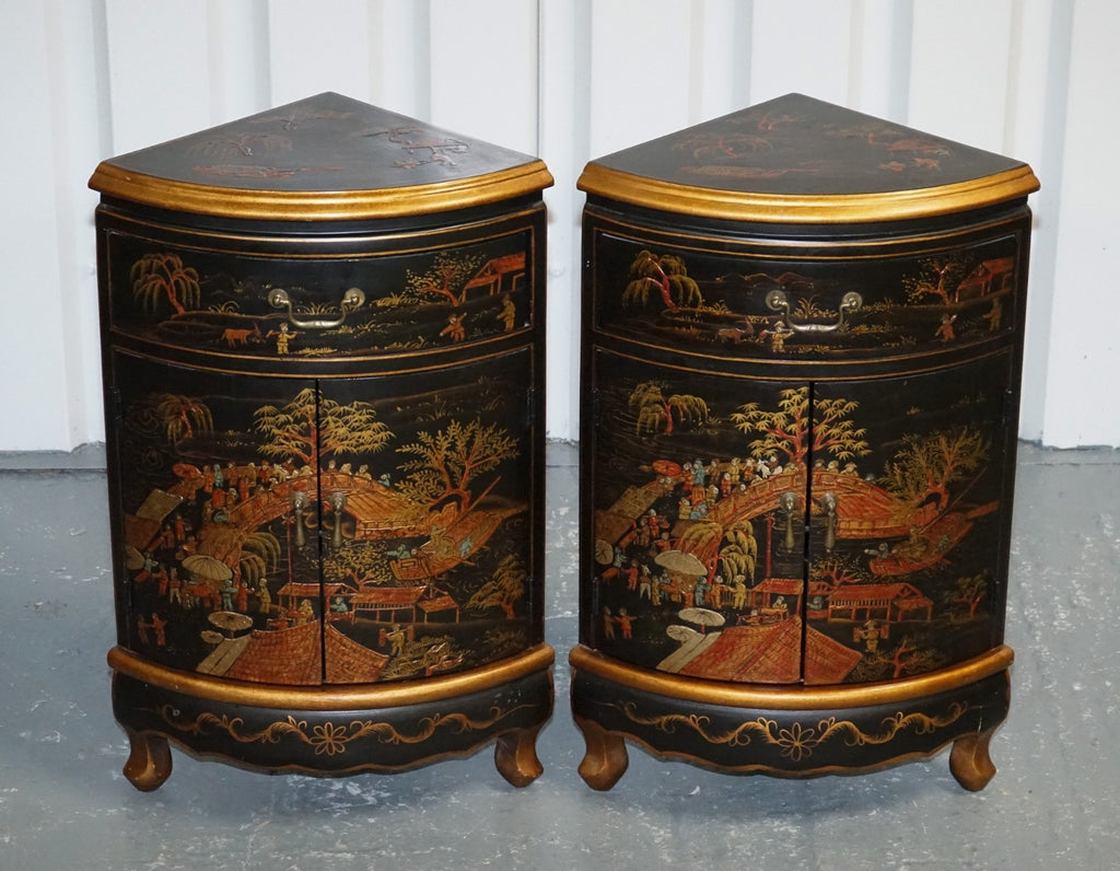 MATCHING PAIR OF CHINESE CHINOISERIE DECORATIVE CORNER CABINETS WITH CUPBOARD