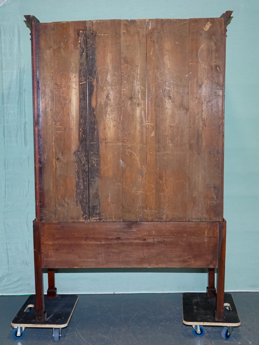 MILLAR & BEATTY ANTIQUE IRISH GEORGIAN STYLE HARDWOOD WARDROBE LINEN PRESS