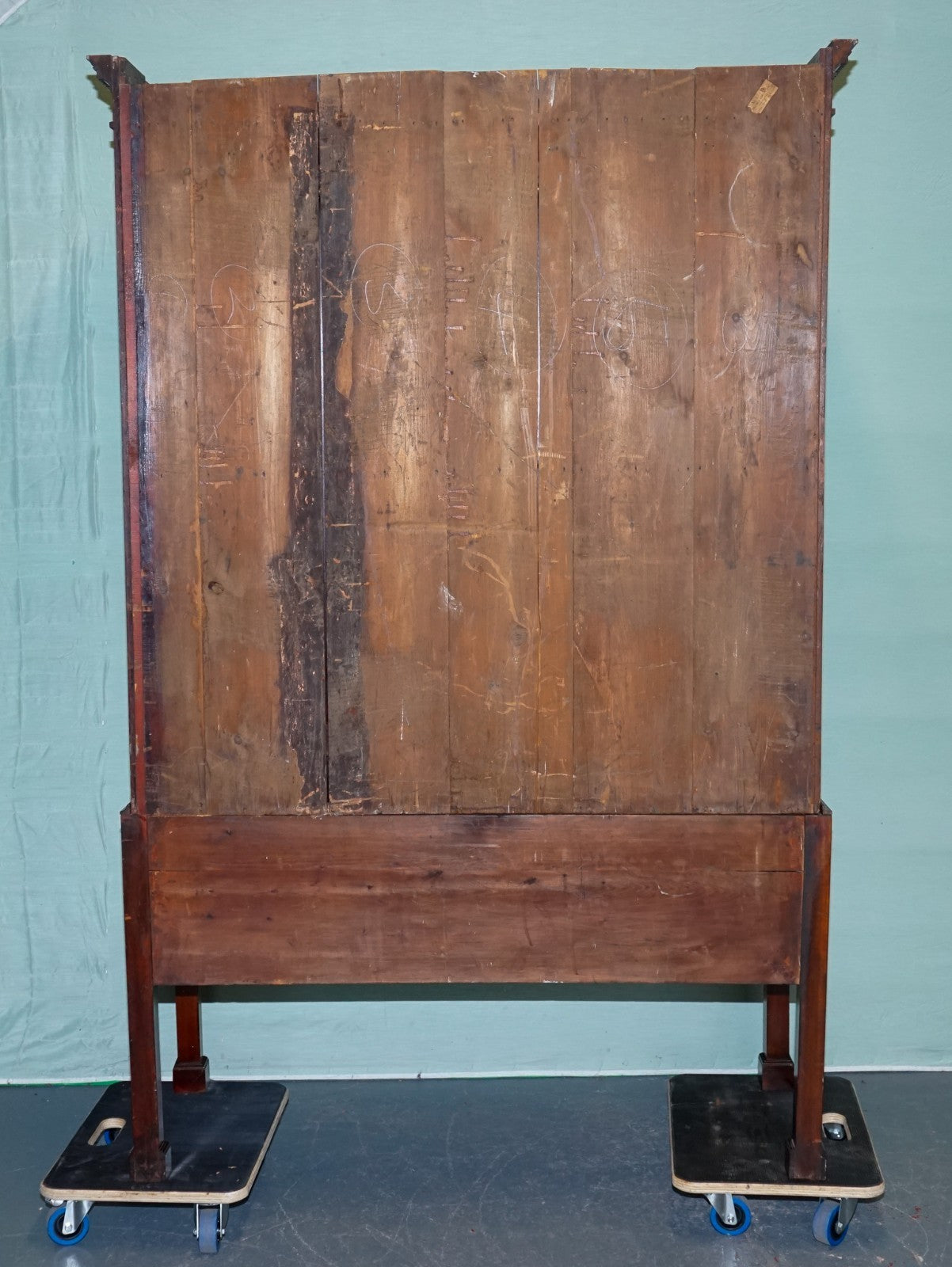 MILLAR & BEATTY ANTIQUE IRISH GEORGIAN STYLE HARDWOOD WARDROBE LINEN PRESS