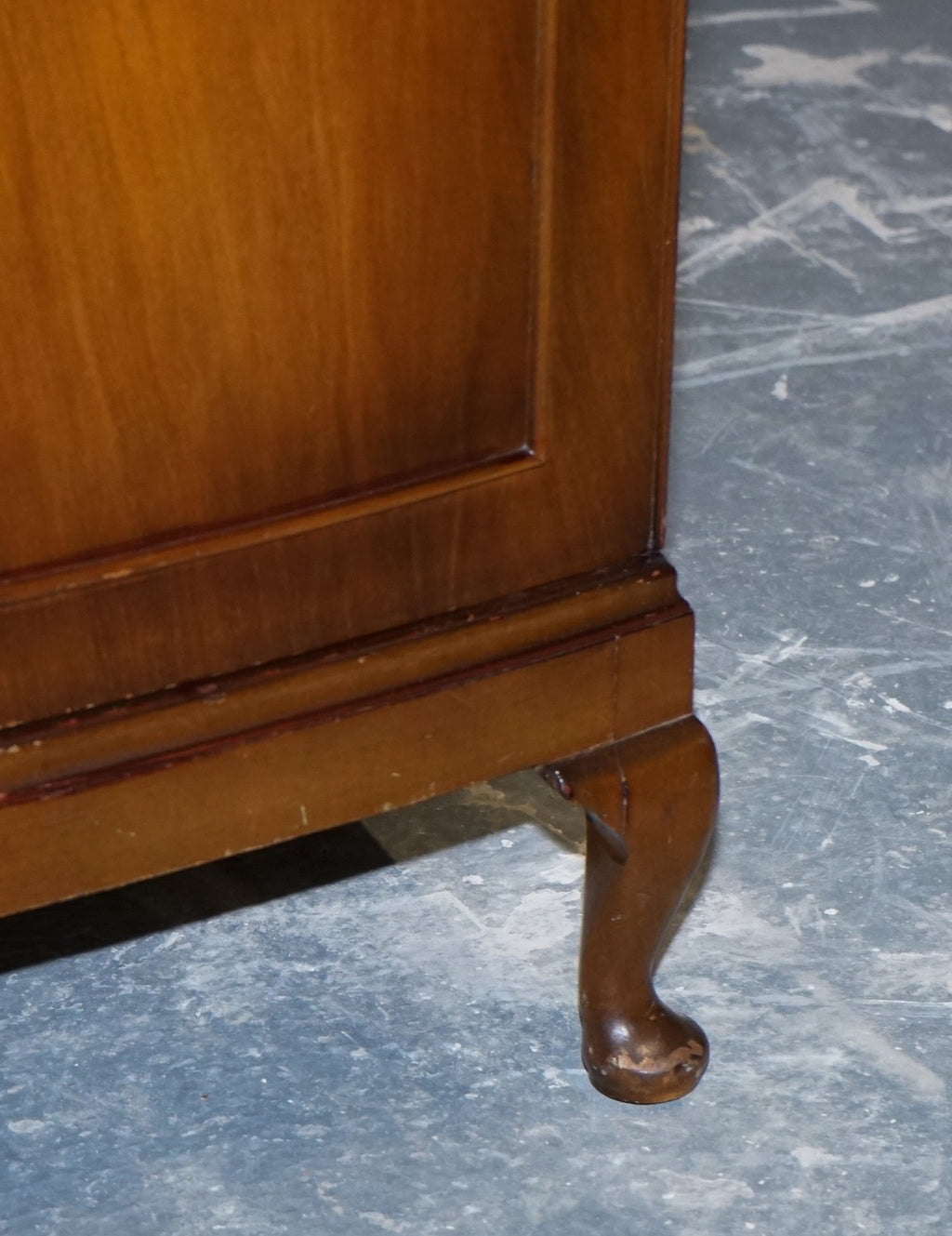 STUNNING 1920'S ENGLISH WALNUT ART DECO DOUBLE WARDROBE QUEEN ANNE LEGS