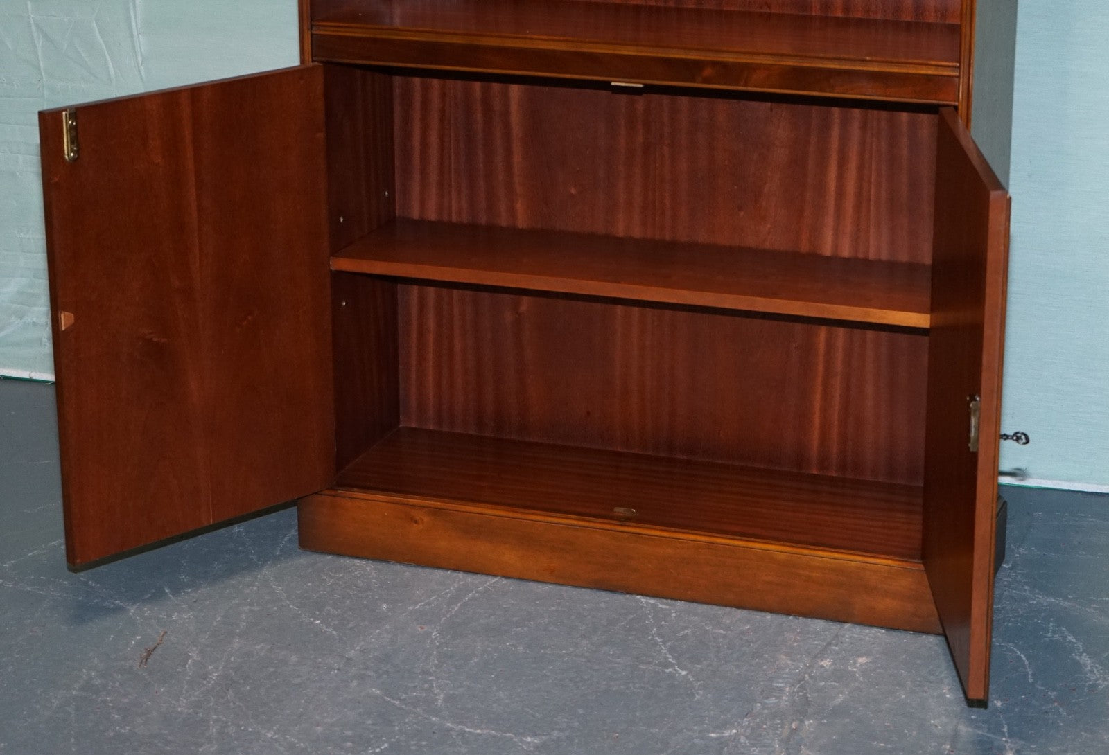 ENGLISH TRADITIONAL BRADLEY DISPLAY CABINET BOOKCASE WITH SHELVES AND CUPBOARD