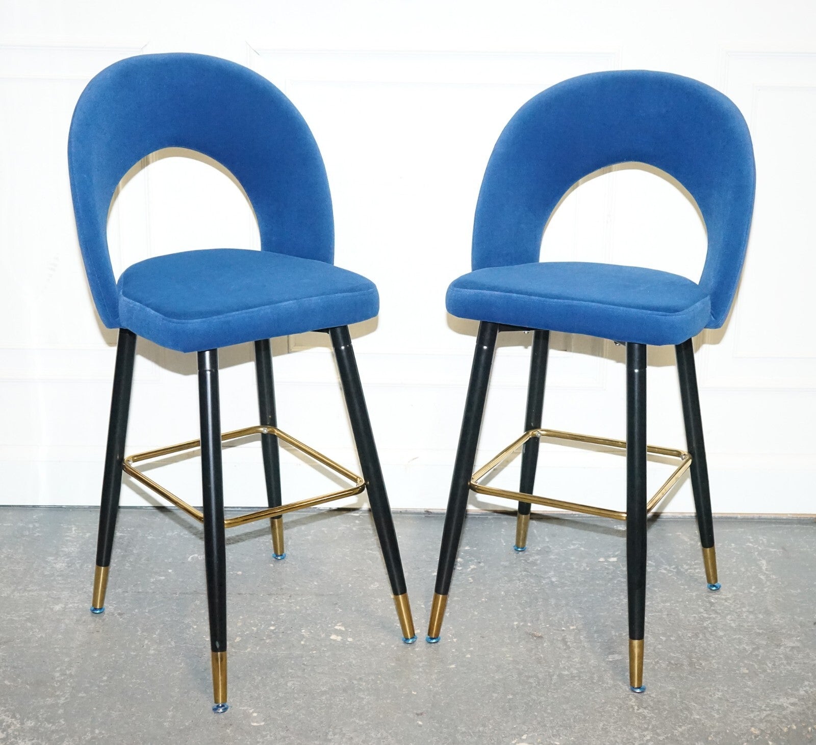 BEAUTIFUL PAIR OF BLUE VELVET BAR CHAIRS WITH GOLD DETAIL ON THE FRAME