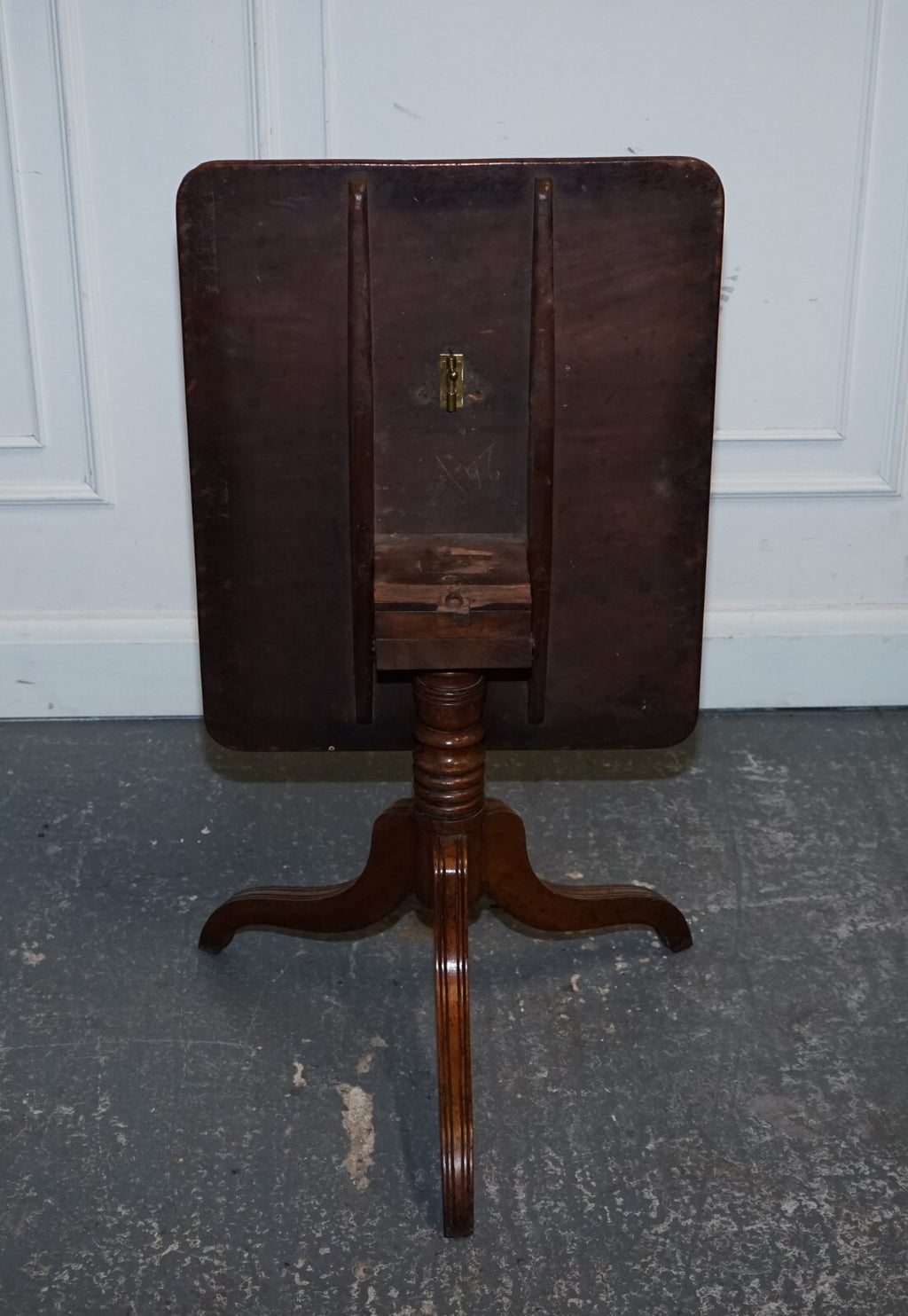 ANTIQUE 19TH CENTURY ENGLISH OAK RECTANGLE TRIPOD TILT TOP TABLE