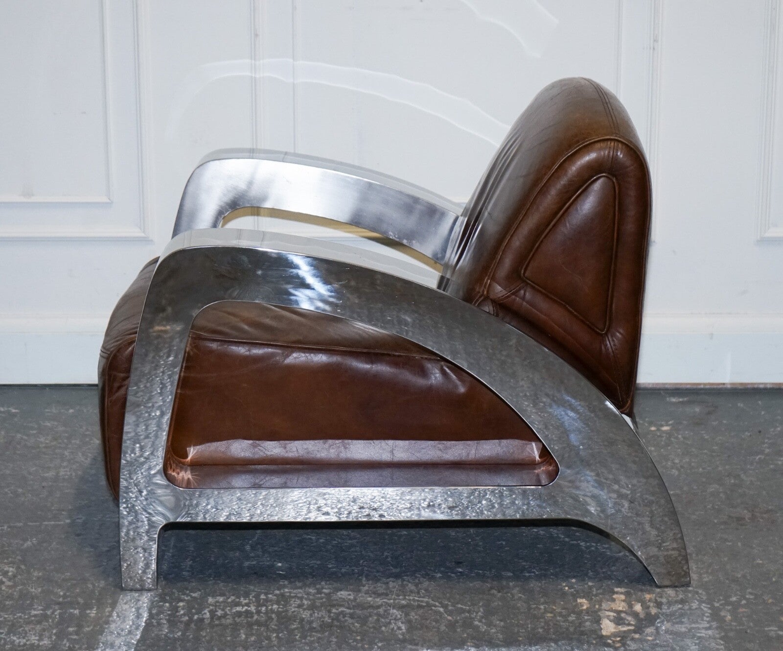 STUNNING PAIR OF FRENCH ART DECO CHROME AVIATOR HERITAGE BROWN LEATHER ARMCHAIRS