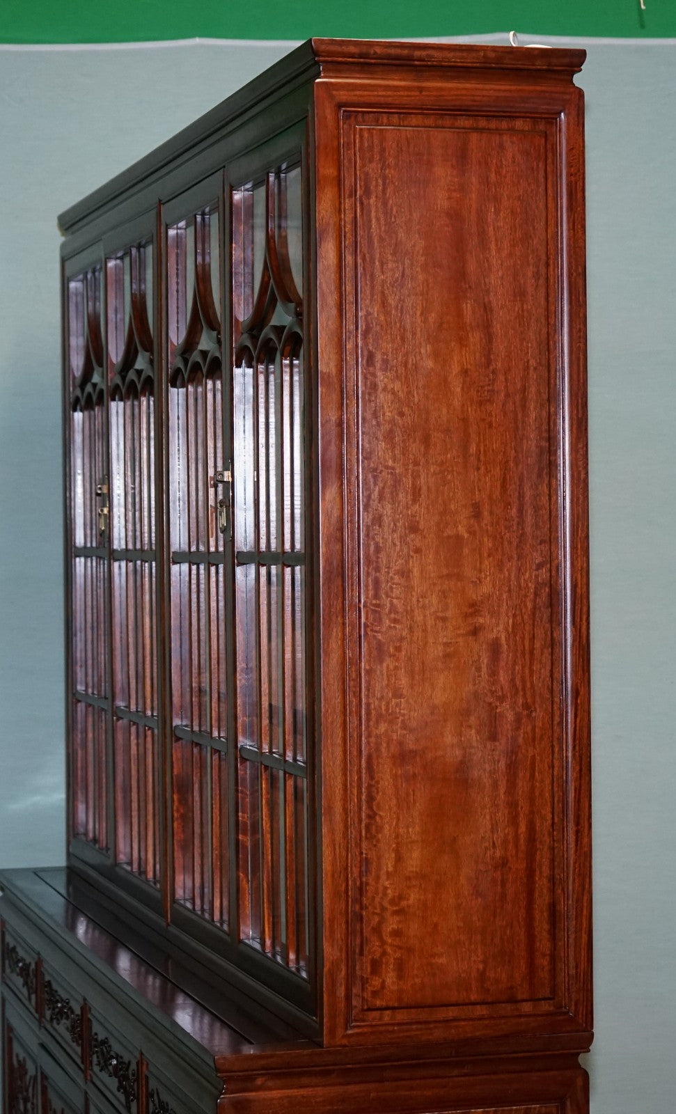 LARGE VINTAGE ORIENTAL CHINESE CARVED SOLID BOOKCASE DISPLAY CABINET WITH LIGHTS