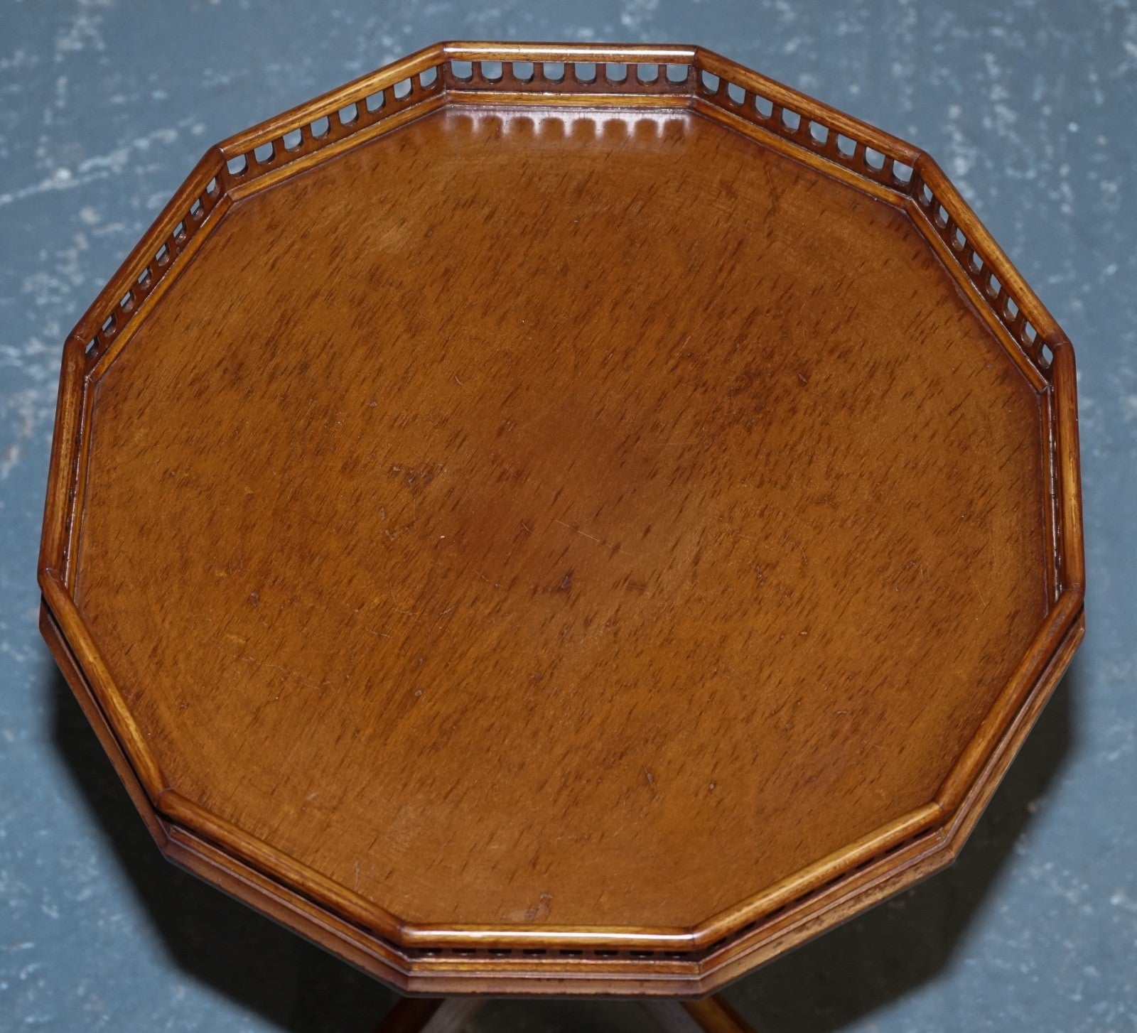 LOVELY REGENCY STYLE GALLERY RAIL SIDE END LAMP TABLE