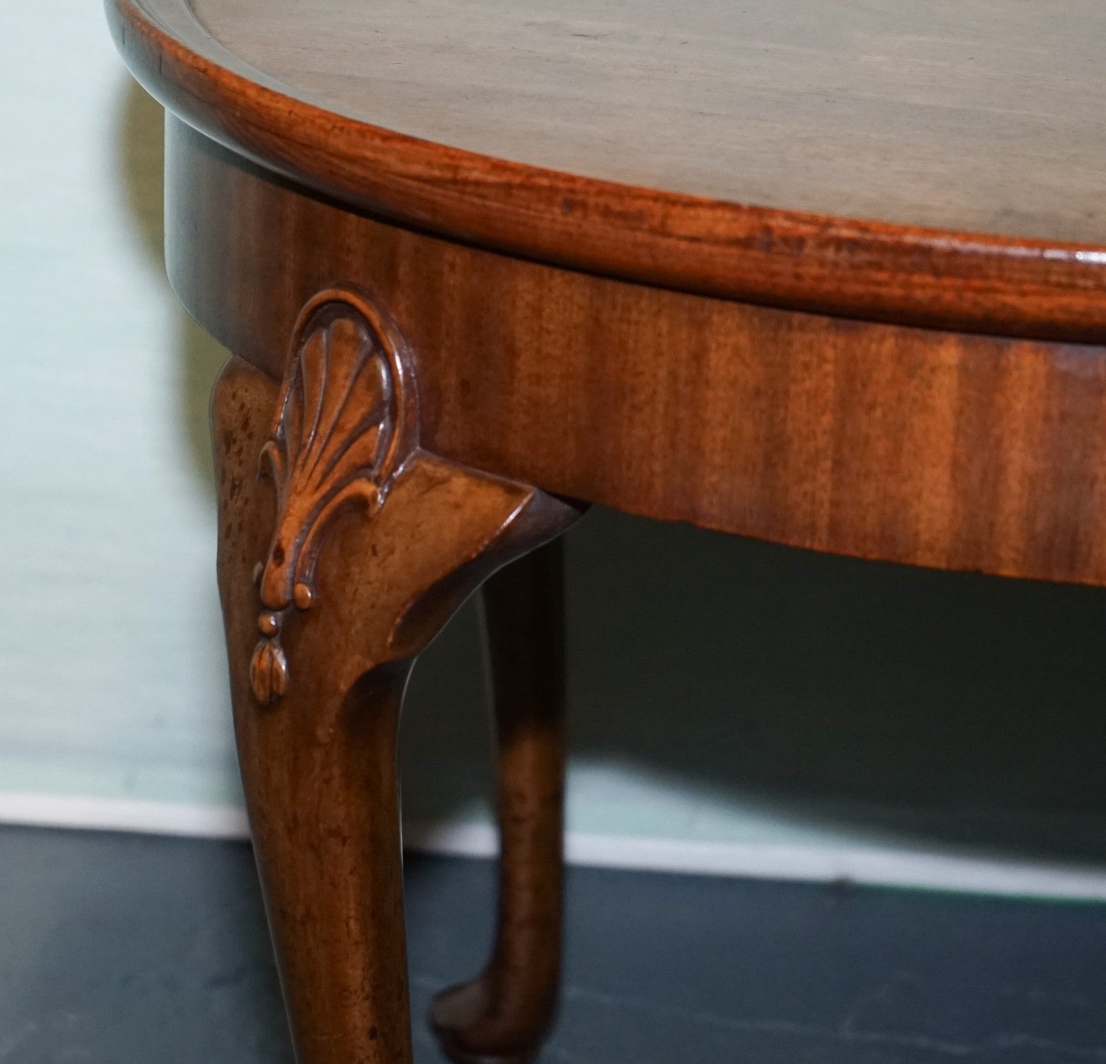 1930s WARING & GILLOW WALNUT ROUND SIDE TABLE QUEEN ANNE STYLE
