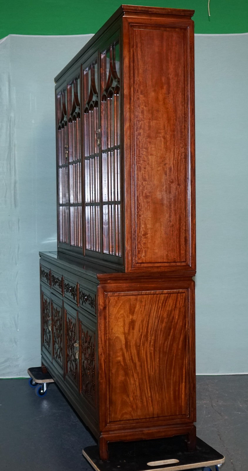 LARGE VINTAGE ORIENTAL CHINESE CARVED SOLID BOOKCASE DISPLAY CABINET WITH LIGHTS