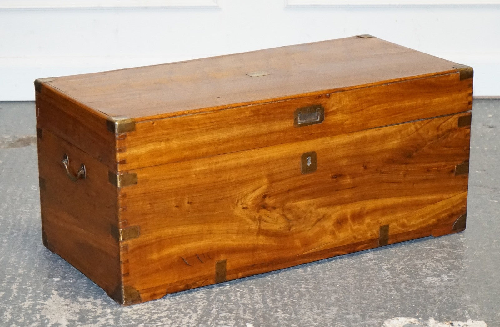 19TH CENTURY ENGLISH ANTIQUE FULLY RESTORED CAMPHOR WOOD CHEST STORAGE TRUNK