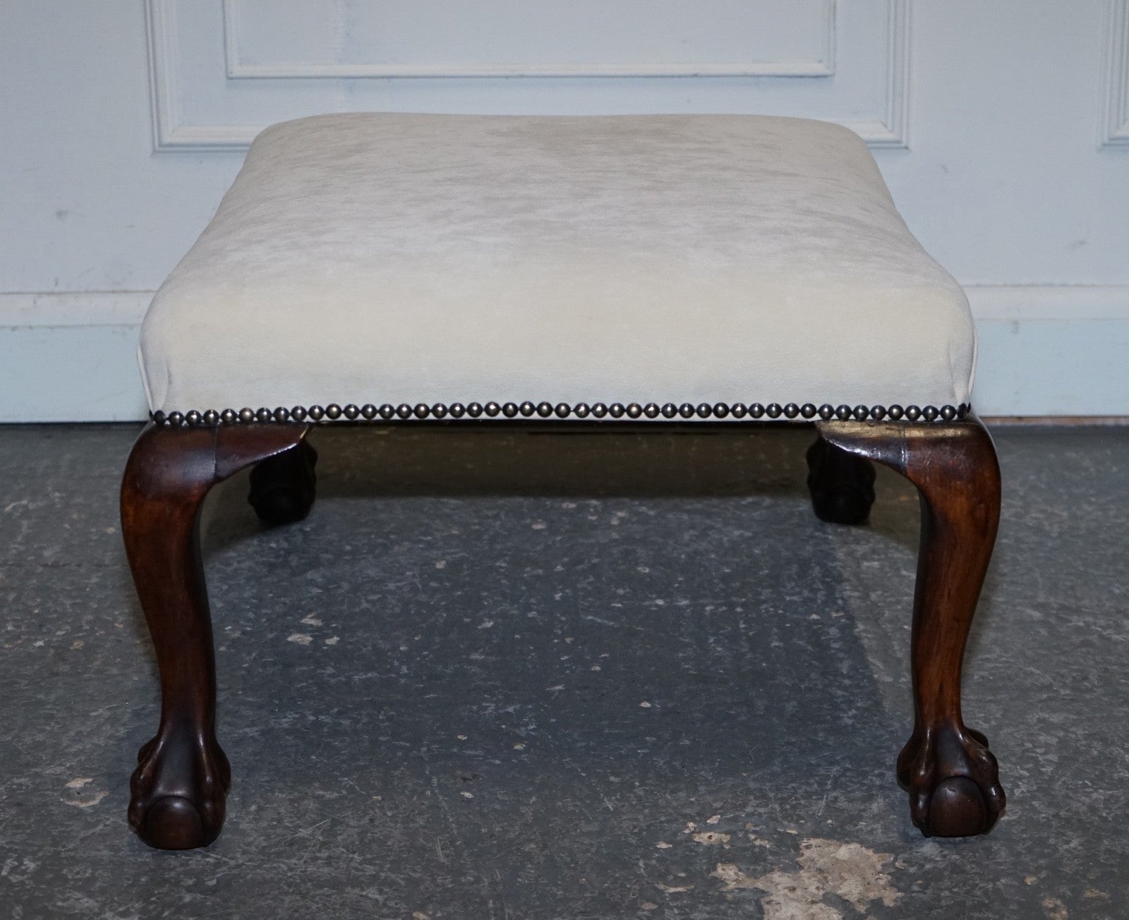 ANTIQUE EARLY VICTORIAN CLAW AND BALL FEET FOOTSTOOL WITH WHITE SUEDE TOP