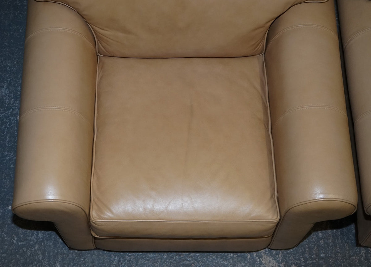 FINE LATTE BROWN LEATHER PAIR OF ARMCHAIRS MADE BY MULTIYORK ENGLAND