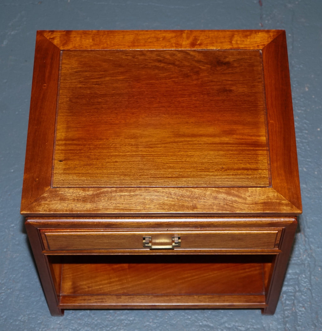 VINTAGE ORIENTAL CHINESE MiD CENTURY SIDE TABLE WiTH DRAWER AND SHELF