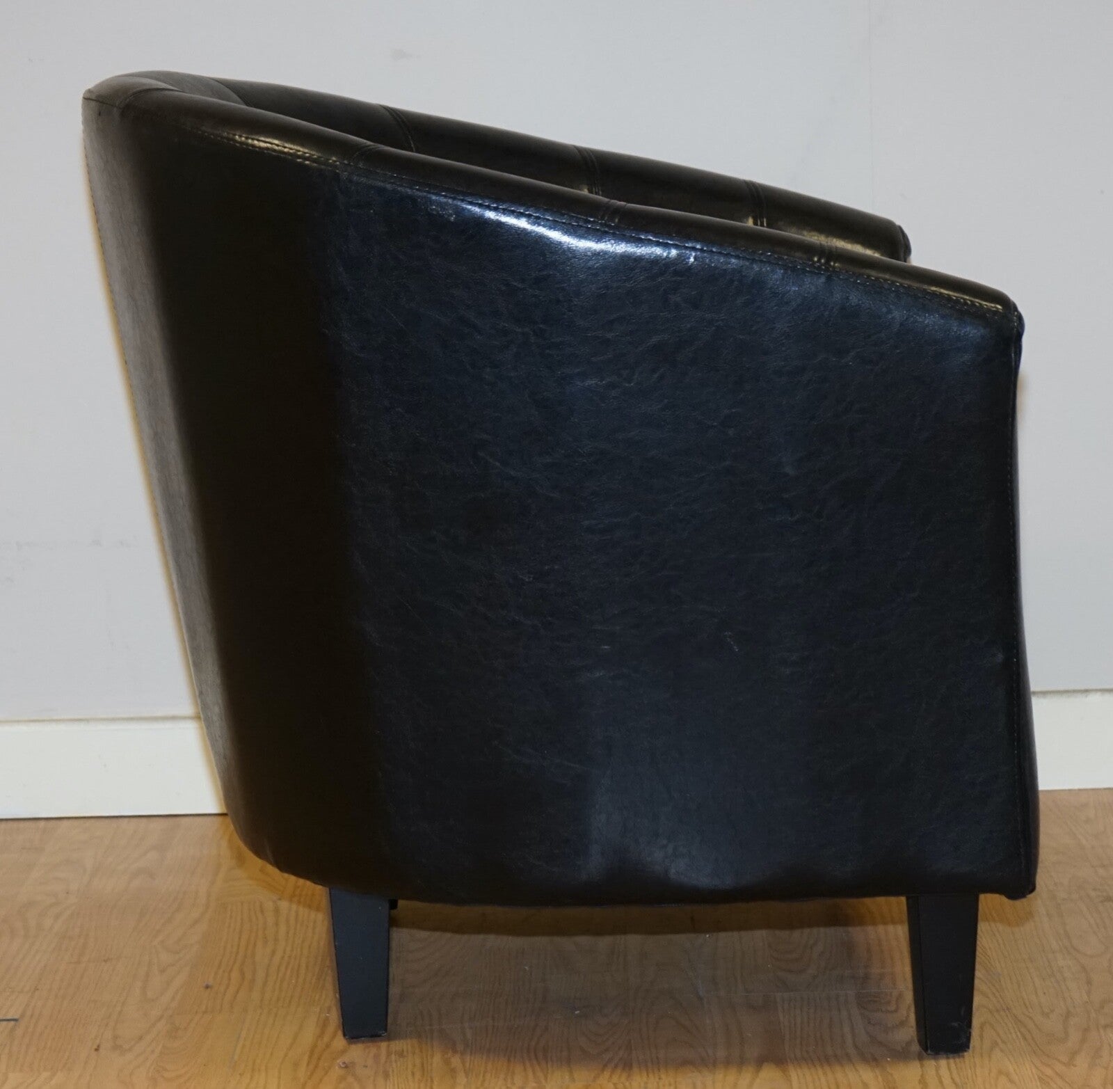 LOVELY BLACK LEATHER TUB CHAIR