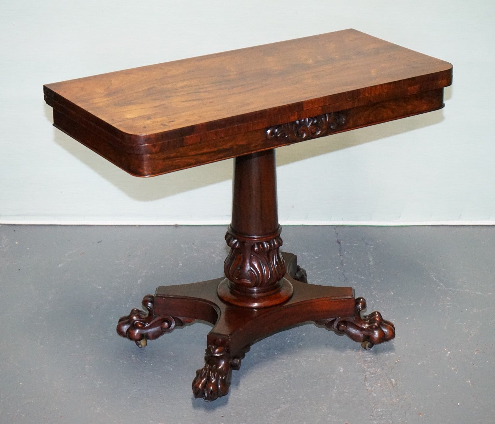 ANTIQUE 1830s WILLIAM IV FOLDING PEDESTAL CARD GAME TABLE CARVED PAW BASE