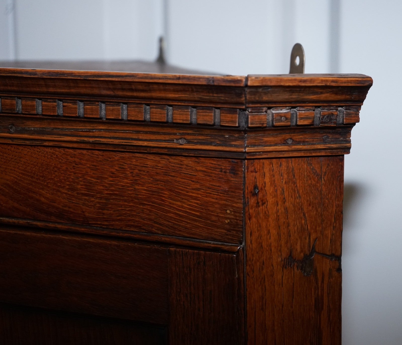 ANTIQUE ENGLISH OAK HANGING CORNER CUPBOARD CABINET