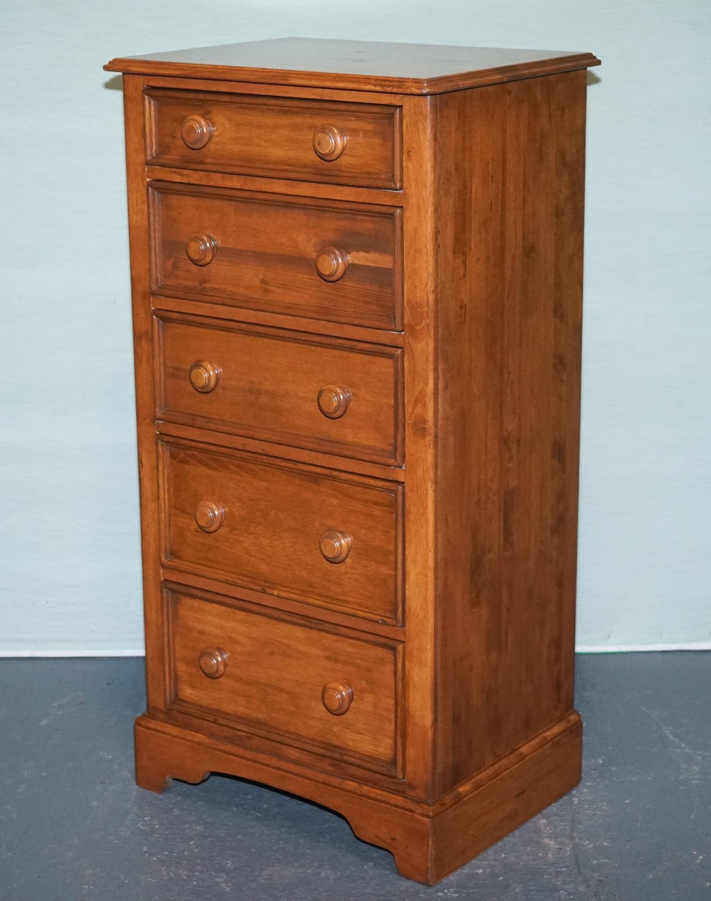 WILLiS & GAMBIER OAK TALLBOY CHEST OF DRAWERS