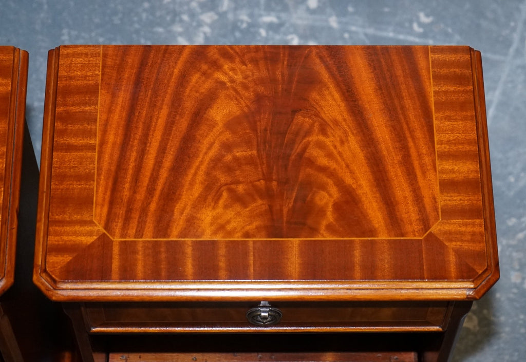 VINTAGE PAIR OF GEORGIAN STYLE WALNUT BEDSIDES NIGHTSTANDS SIDE TABLES