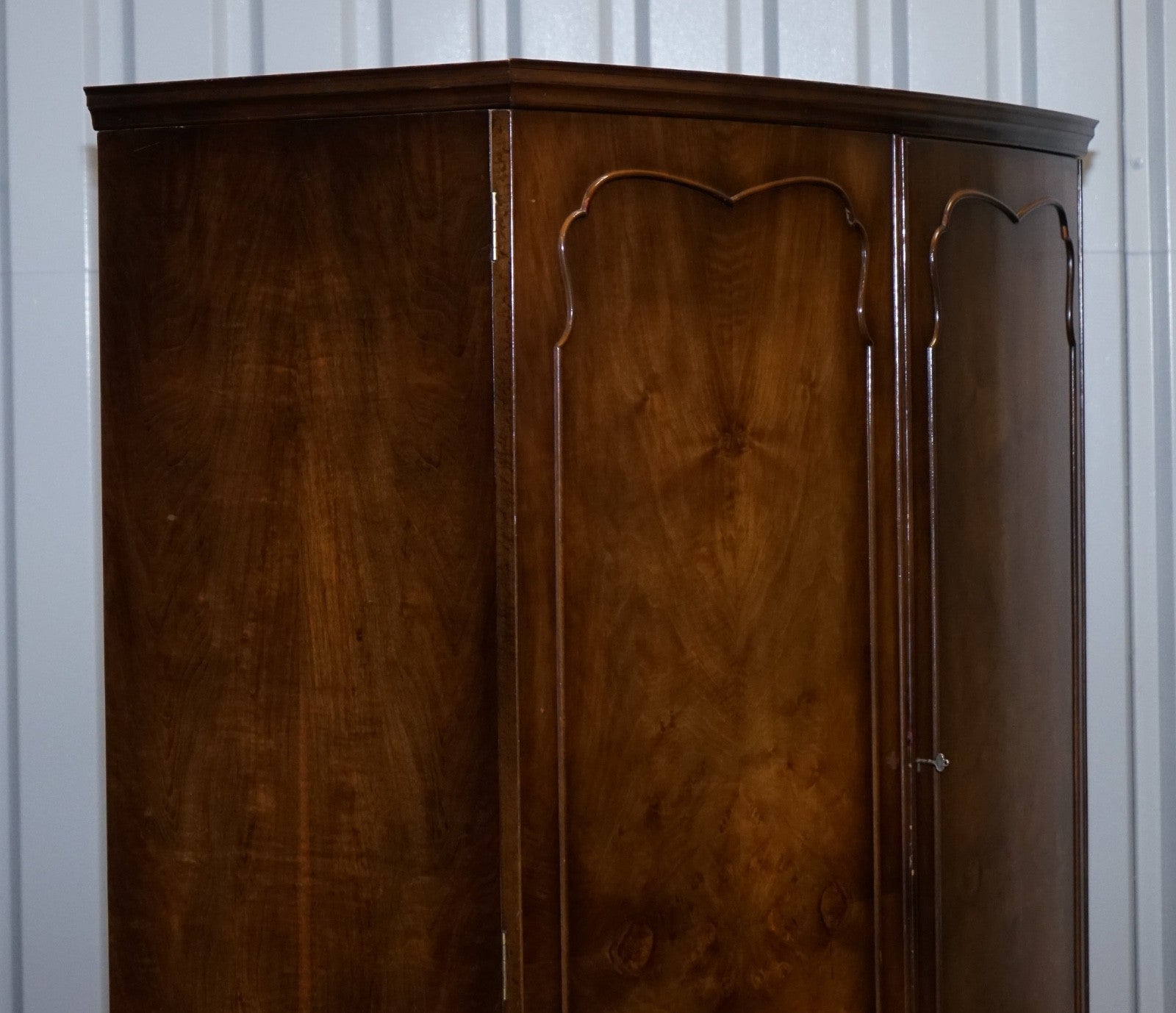 STUNNING 1920'S ENGLISH WALNUT ART DECO DOUBLE WARDROBE QUEEN ANNE LEGS