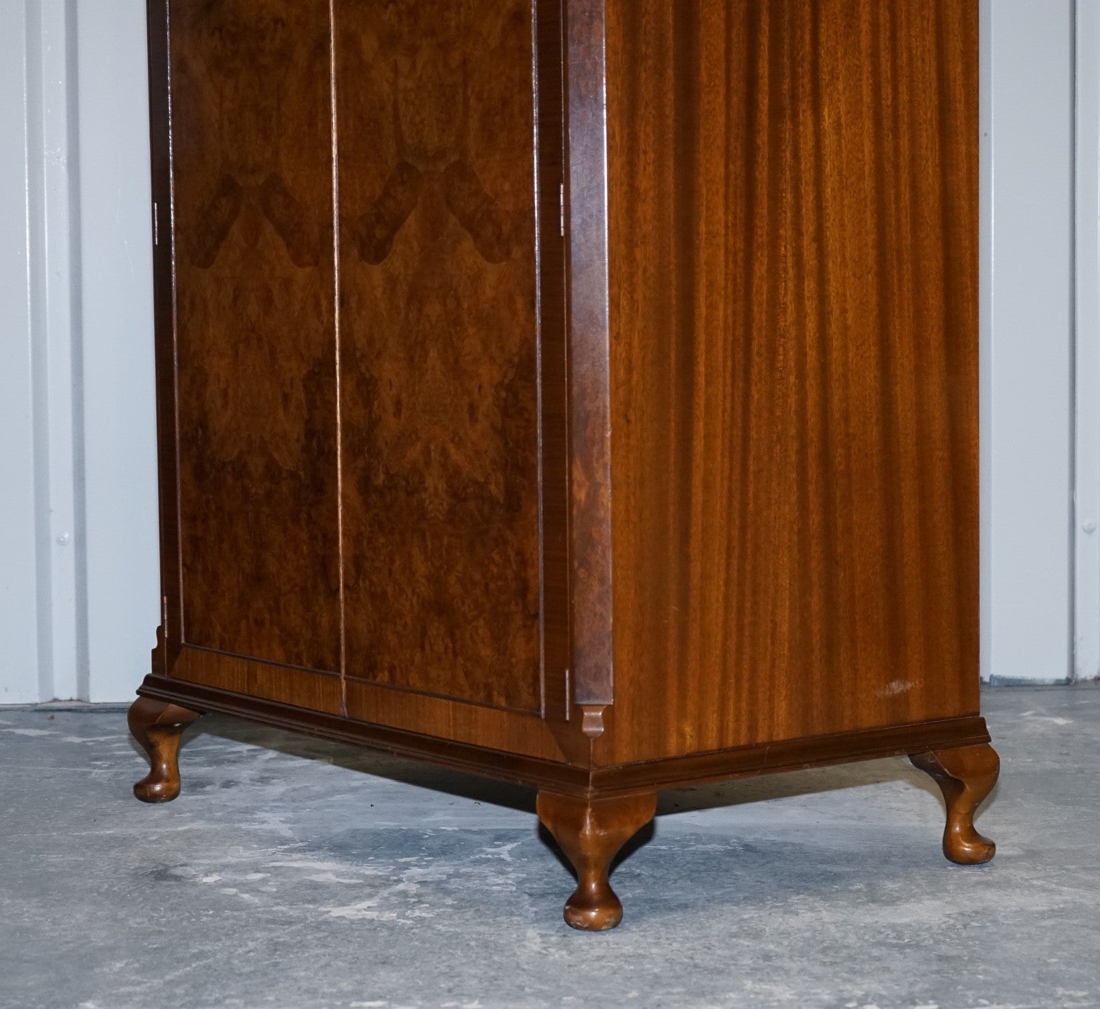 ART DECO 1920'S QUEEN ANNE ENGLiSH  BURR WALNUT TWO DOOR WARDROBE
