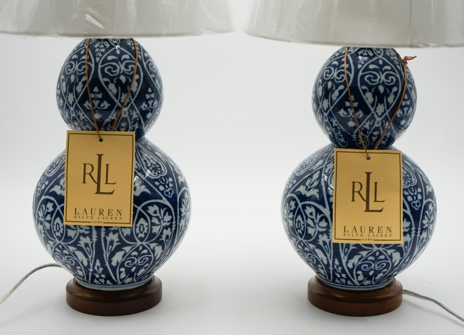 PAIR OF LARGE RALPH LAUREN EX DISPLAY BLUE & WHITE CERAMIC TABLE LAMPS (1/2)