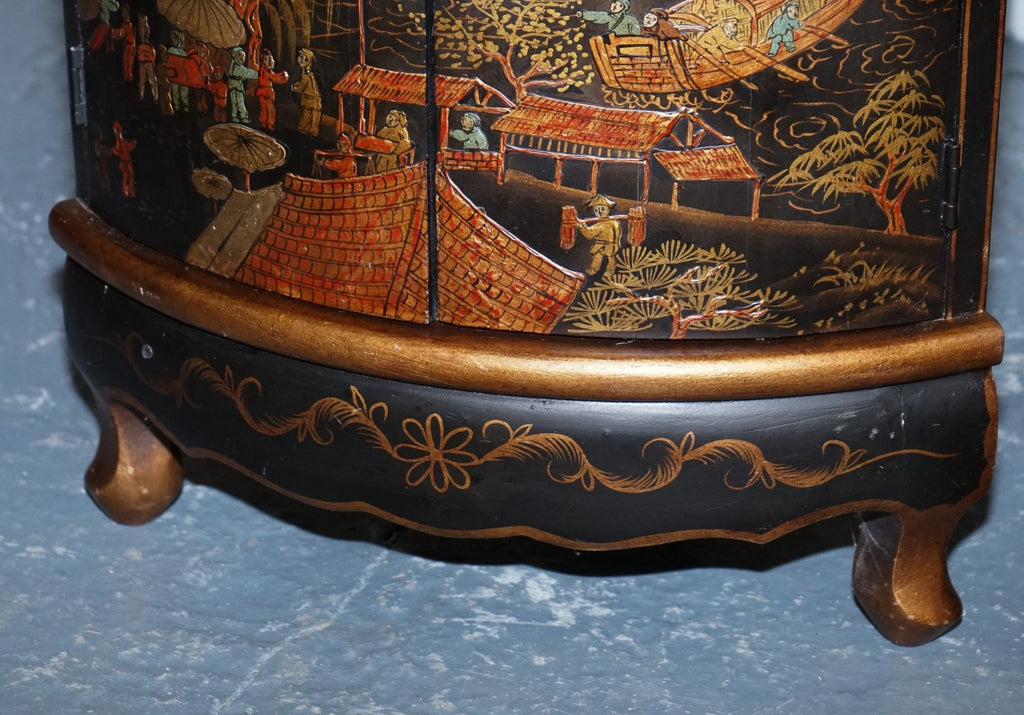 MATCHING PAIR OF CHINESE CHINOISERIE DECORATIVE CORNER CABINETS WITH CUPBOARD