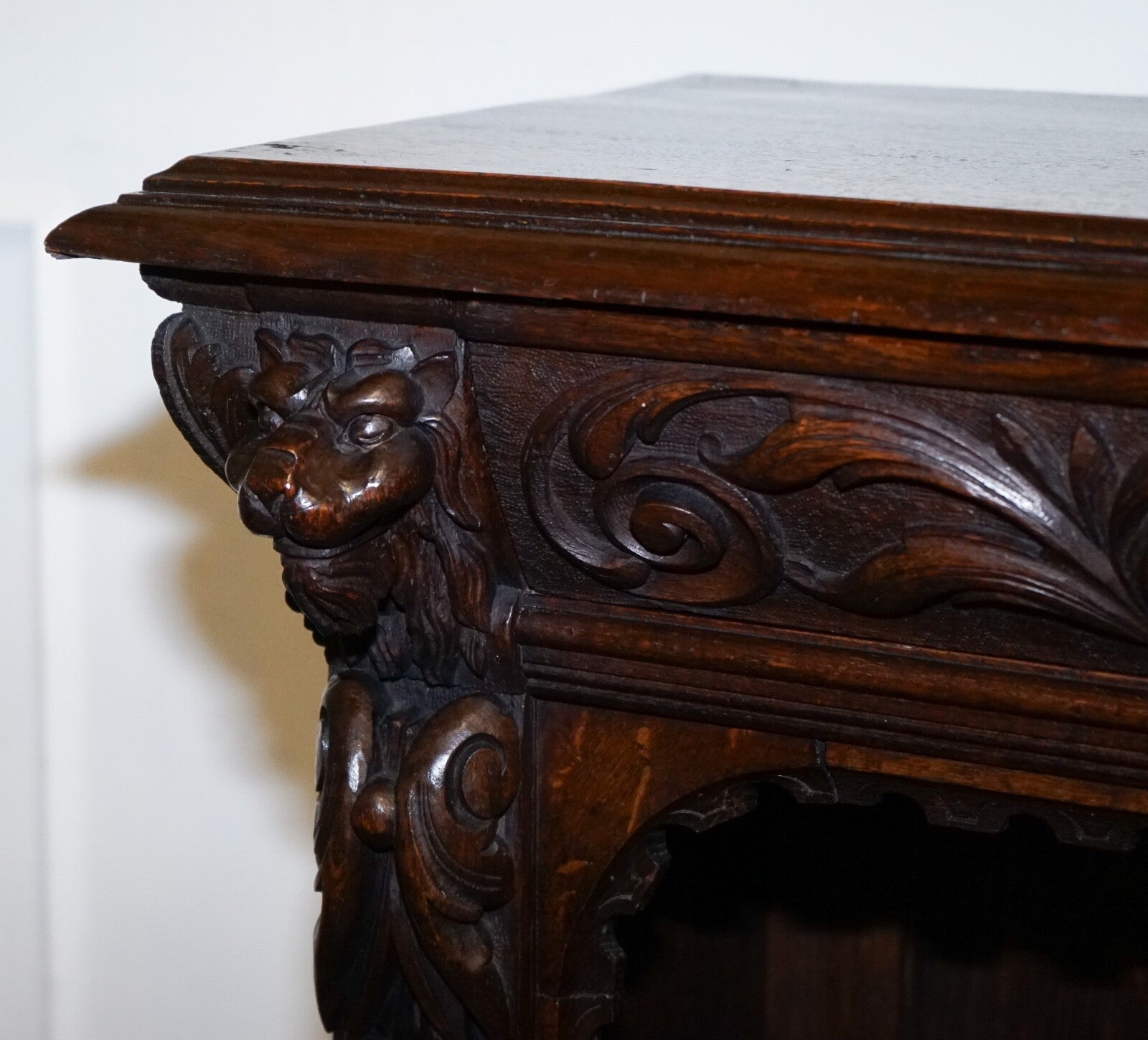 ANTIQUE CIRCA 1800 OAK GREENMAN & LIONHEADS DWARF OPEN BOOKCASE