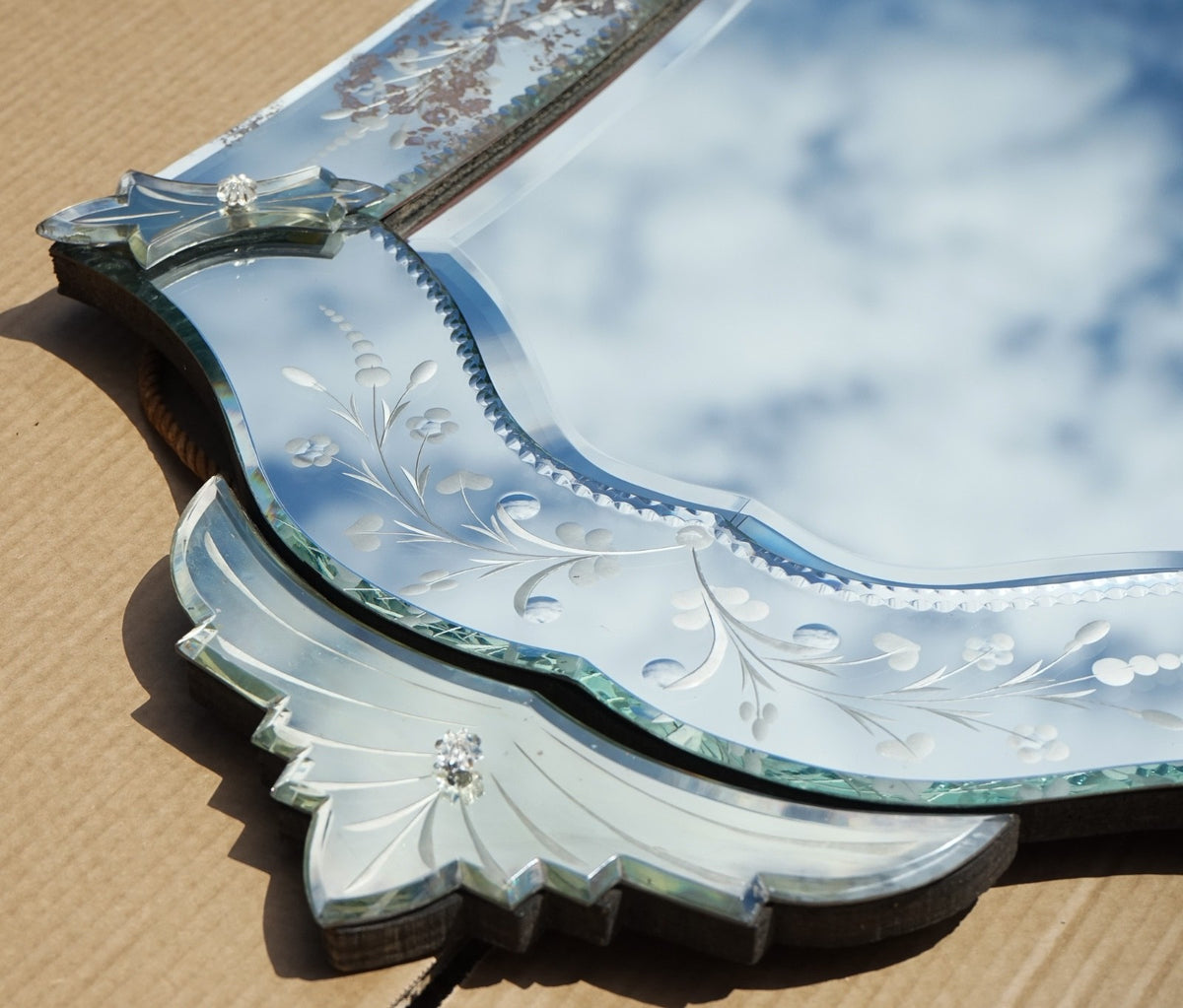 ANTIQUE ITALIAN CIRCA 1910 VENETIAN ETCHED GLASS HEART SHAPED WALL MIRROR
