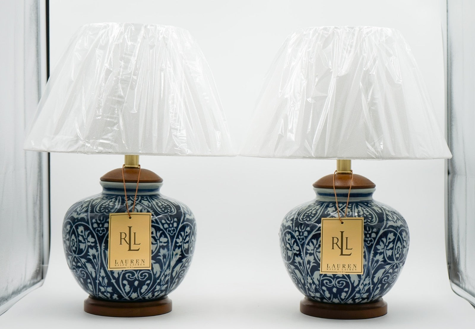 PAIR OF RALPH LAUREN EX DISPLAY CERAMIC TABLE LAMPS INCLUDING SHADES (1/2)