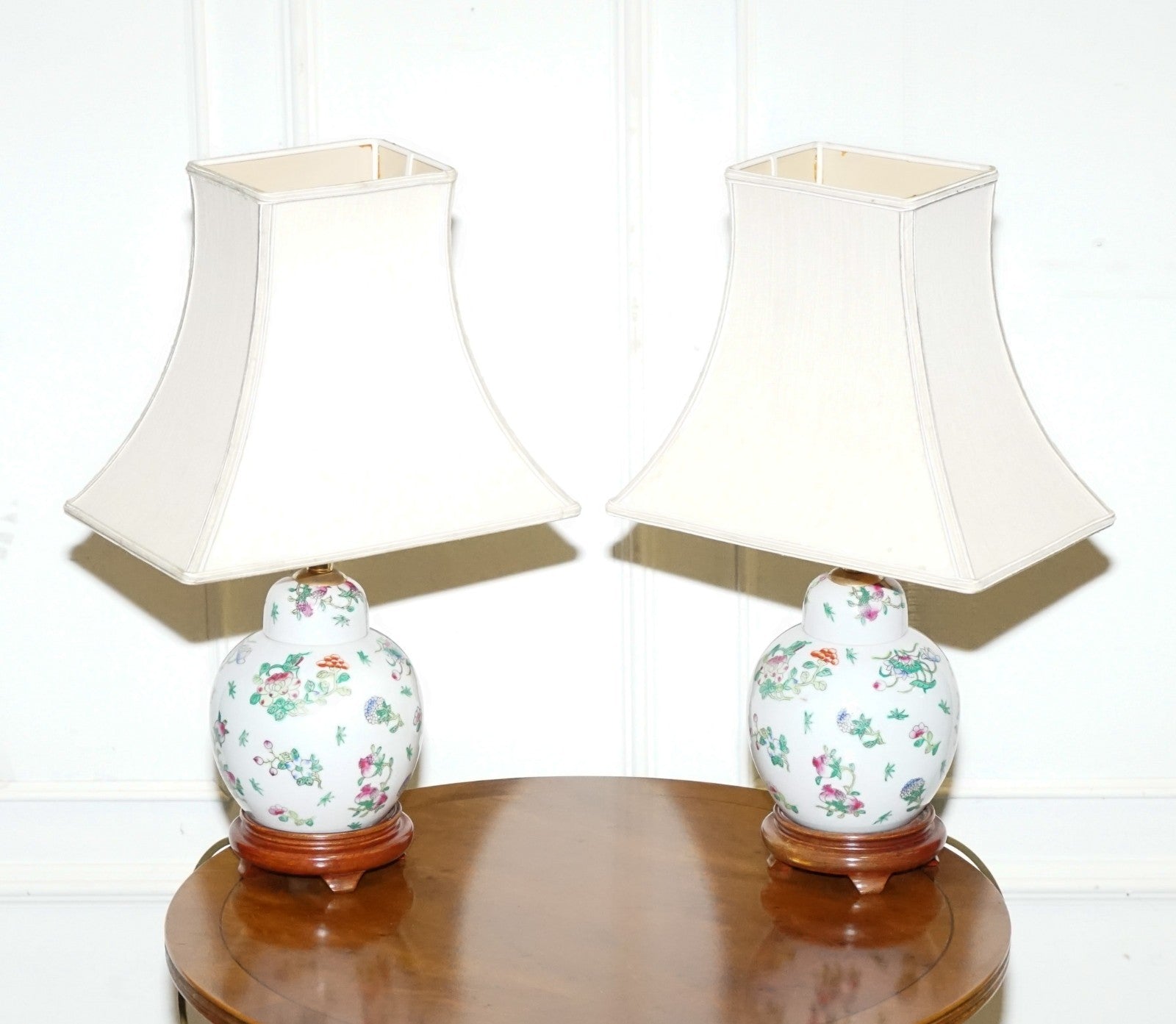 PAIR OF VINTAGE ORIENTAL ASIAN HAND PAINTED TABLE LAMPS WITH LAMP SHADES