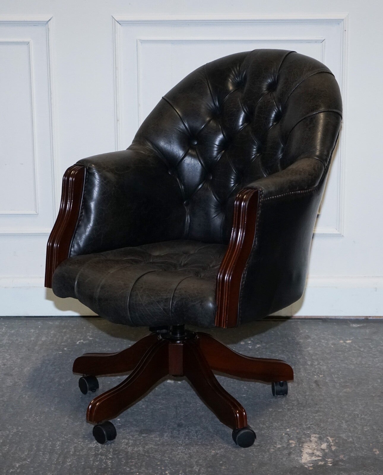 VINTAGE CHESTERFIELD DARK AGED GREY LEATHER DIRECTORS SWIFEL CAPTAINS CHAIR