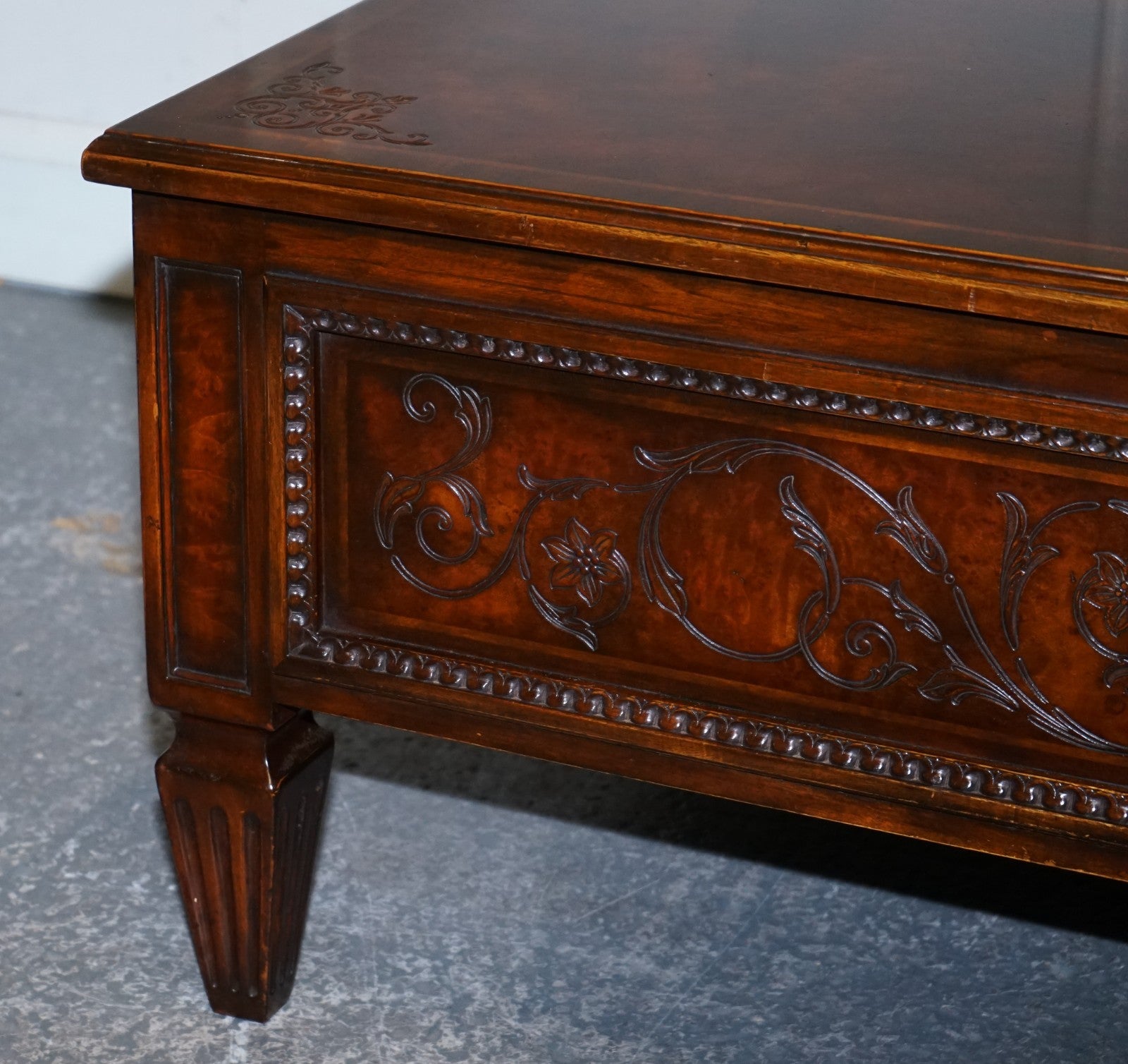 STUNNING AMERICAN THEODORE ALEXANDER COFFEE TABLE TWO DRAWERS & BUTLER TRAYS