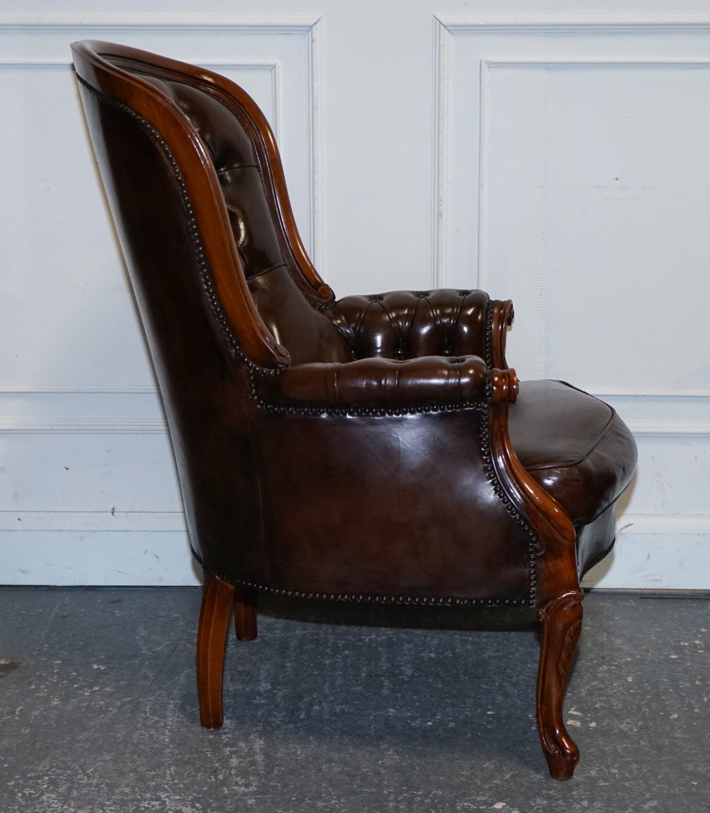 ANTIQUE SHOW FRAMED VICTORIAN CHESTERFIELD DYED LEATHER ARMCHAIR & FOOTSTOOL