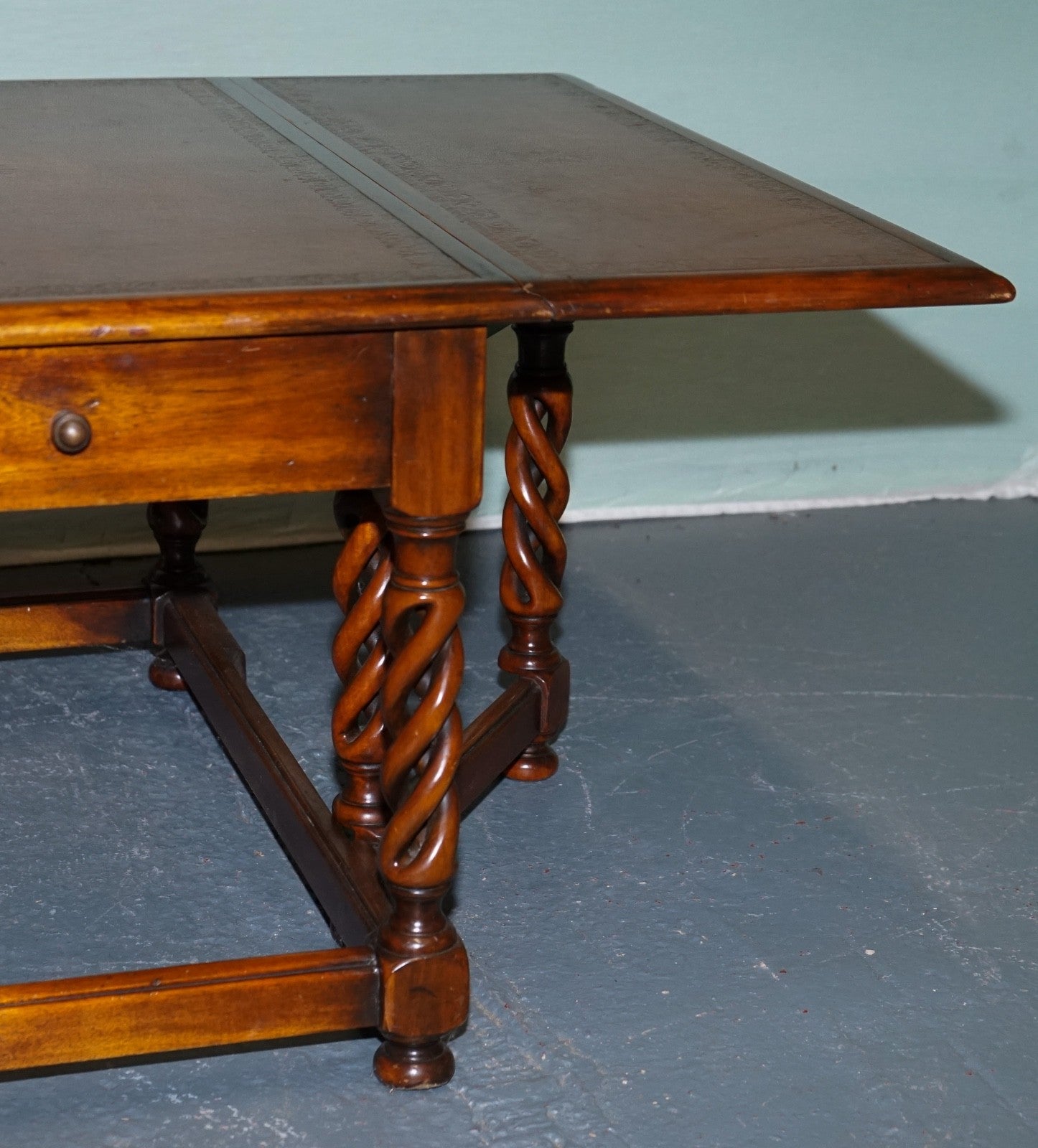 ELEGANT THEODORE ALEXANDER DROP LEAF BARLEY TWIST TABLE WITH LEATHER TOP