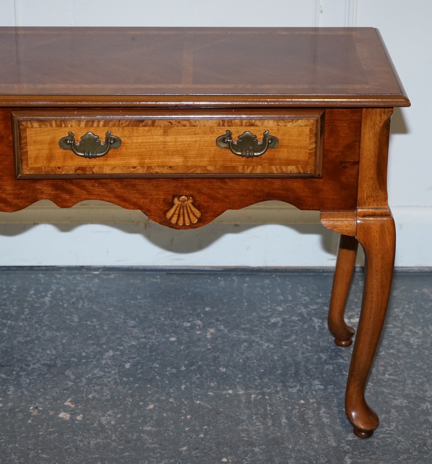 GEORGIAN STYLE WALNUT SIDE CONSOLE TABLE ON CABRIOLE LEGS CIRCA 1980'S