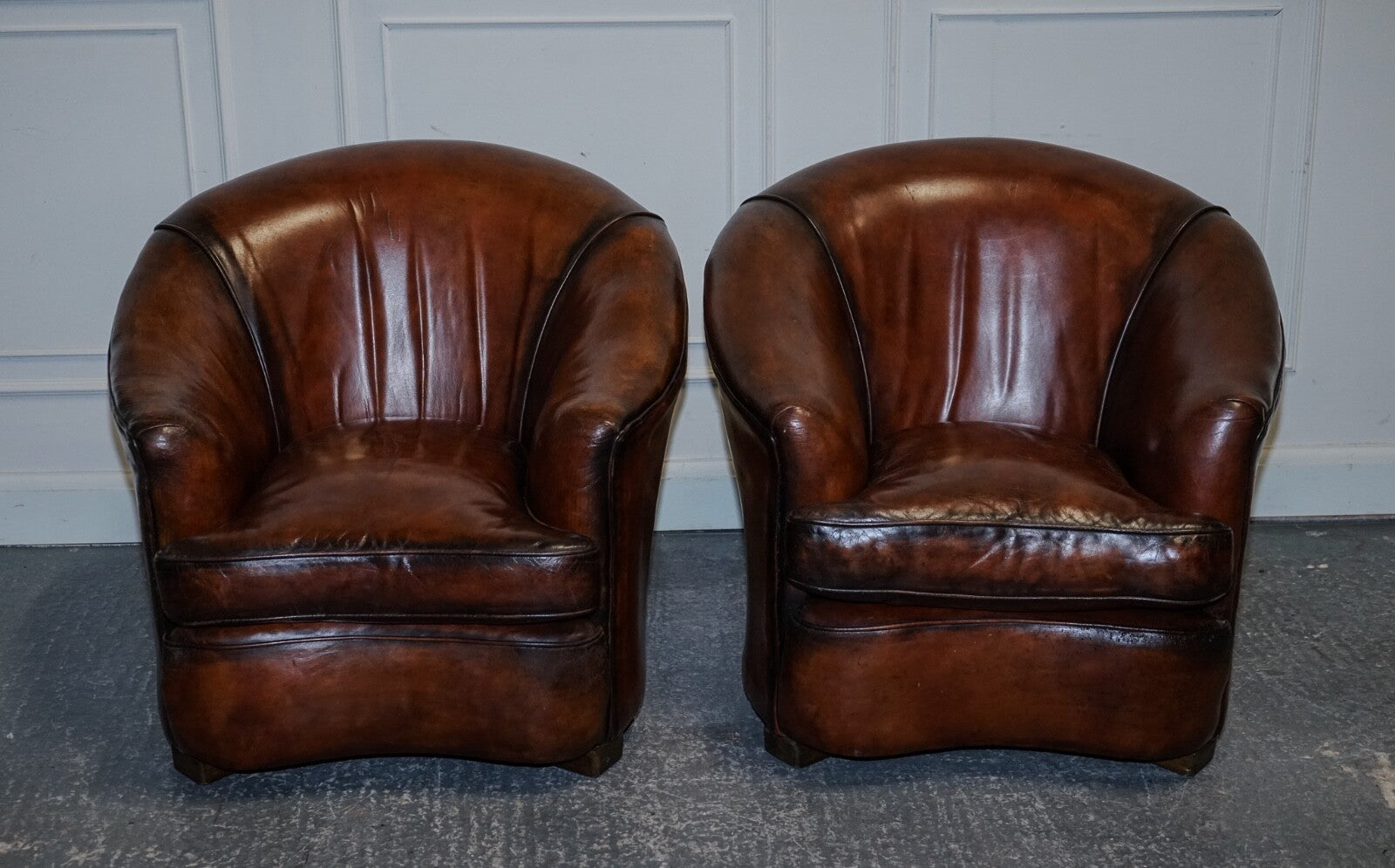 1920'S ART DECO RESTORED HAND DYED WHISKEY BROWN SUITE SOFA ARMCHAIRS FOOTSTOOLS
