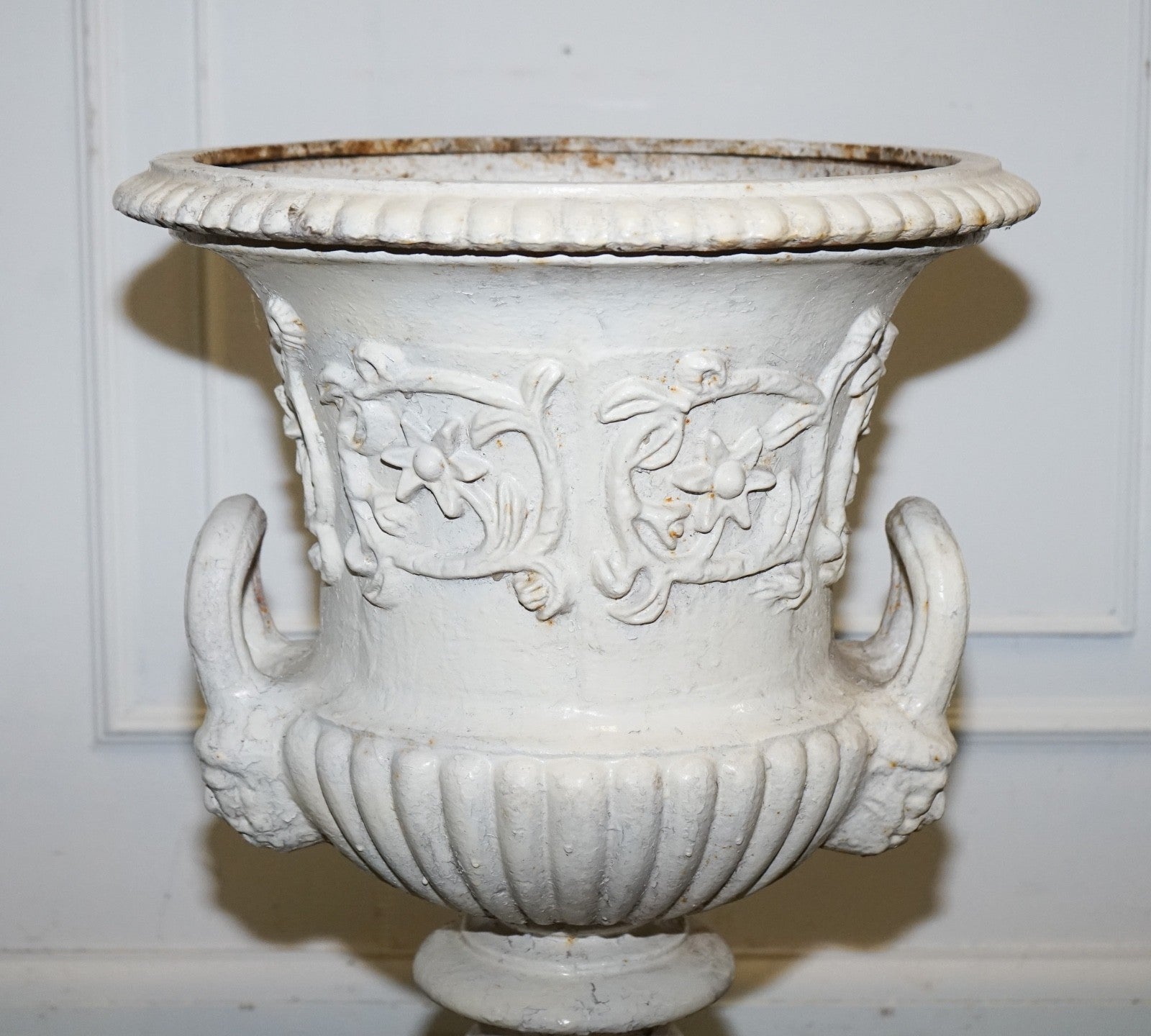 VICTORIAN PAINTED CAST IRON URN FLARED BEADED RIMS ABOVE SCROLLiNG ACANTHUS