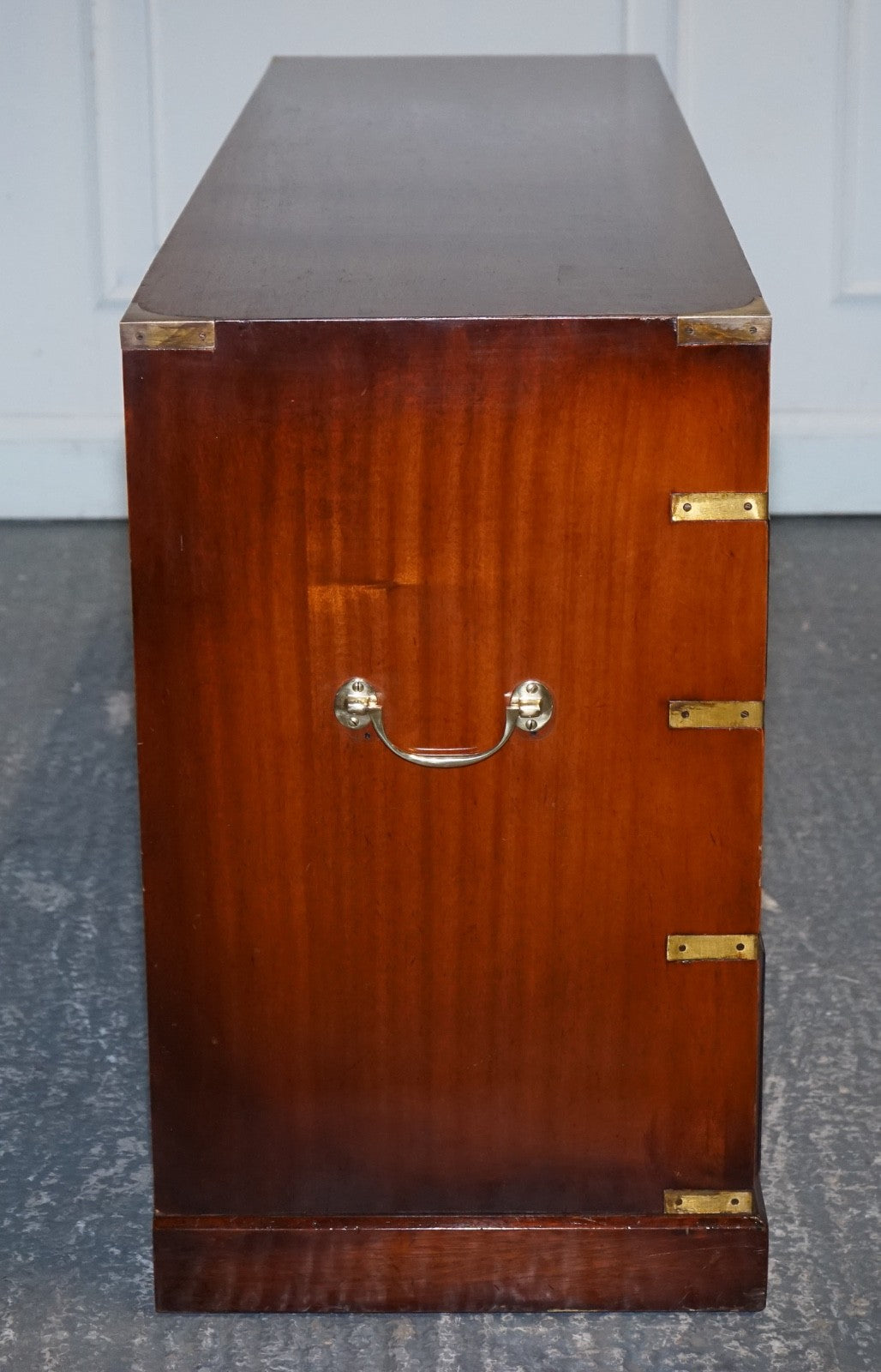VINTAGE YEW WOOD MILITARY CAMPAIGN SIDEBOARD BANK OF DRAWERS WITH BRASS HANDLES