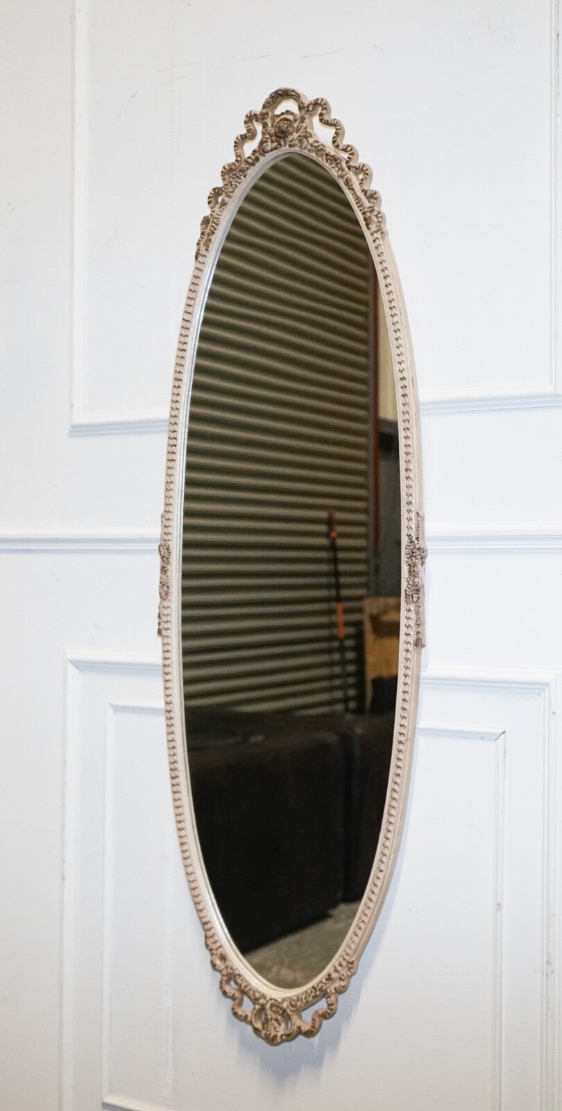 BEAUTIFUL VINTAGE OVAL LONG WALL CARVED FRENCH MiRROR