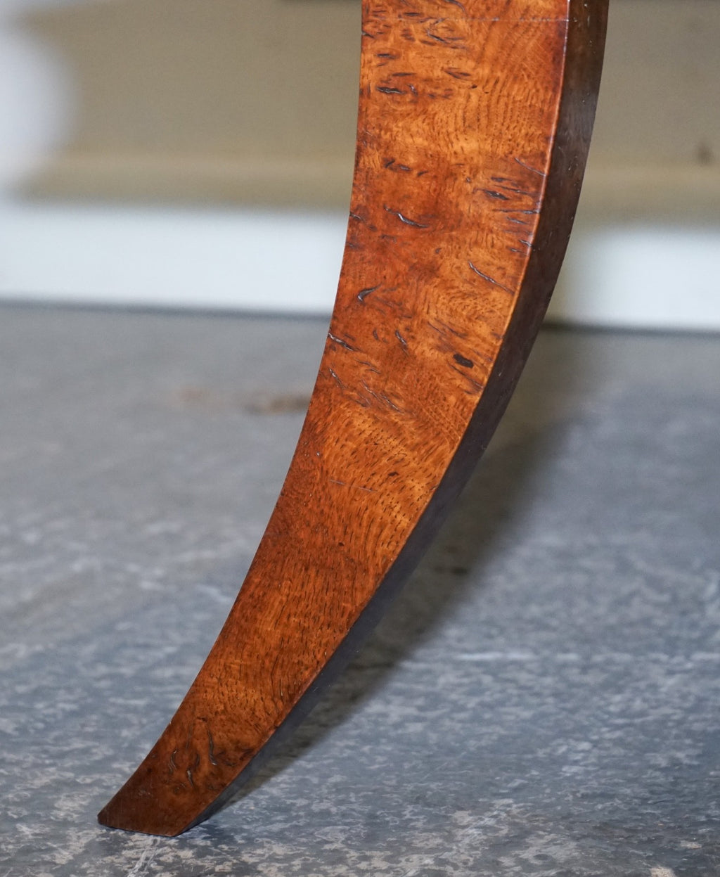 ANTIQUE ART DECO GOLDEN OAK COFFEE TABLE MAPPA BURL TRIM & SPLAYED LEGS