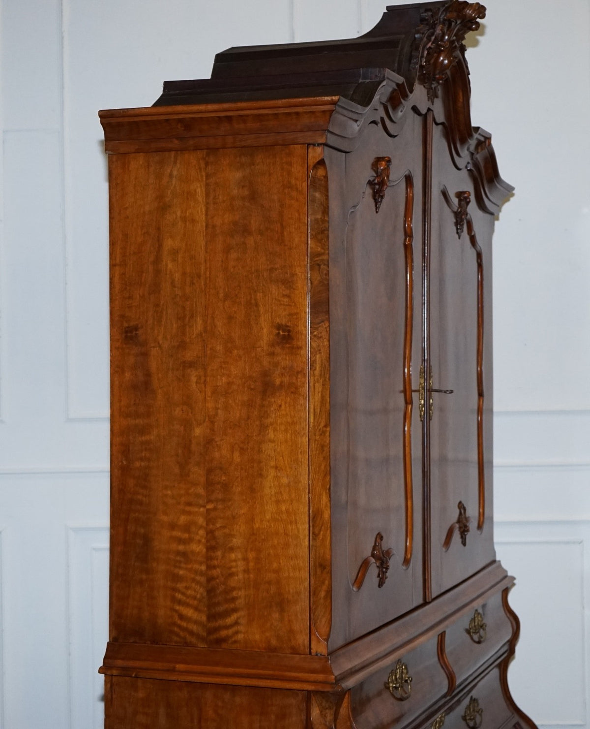 ANTIQUE CIRCA 1750 DUTCH LOUIS XV STYLE BURR WALNUT BOMBAY LINEN PRESS CABINET