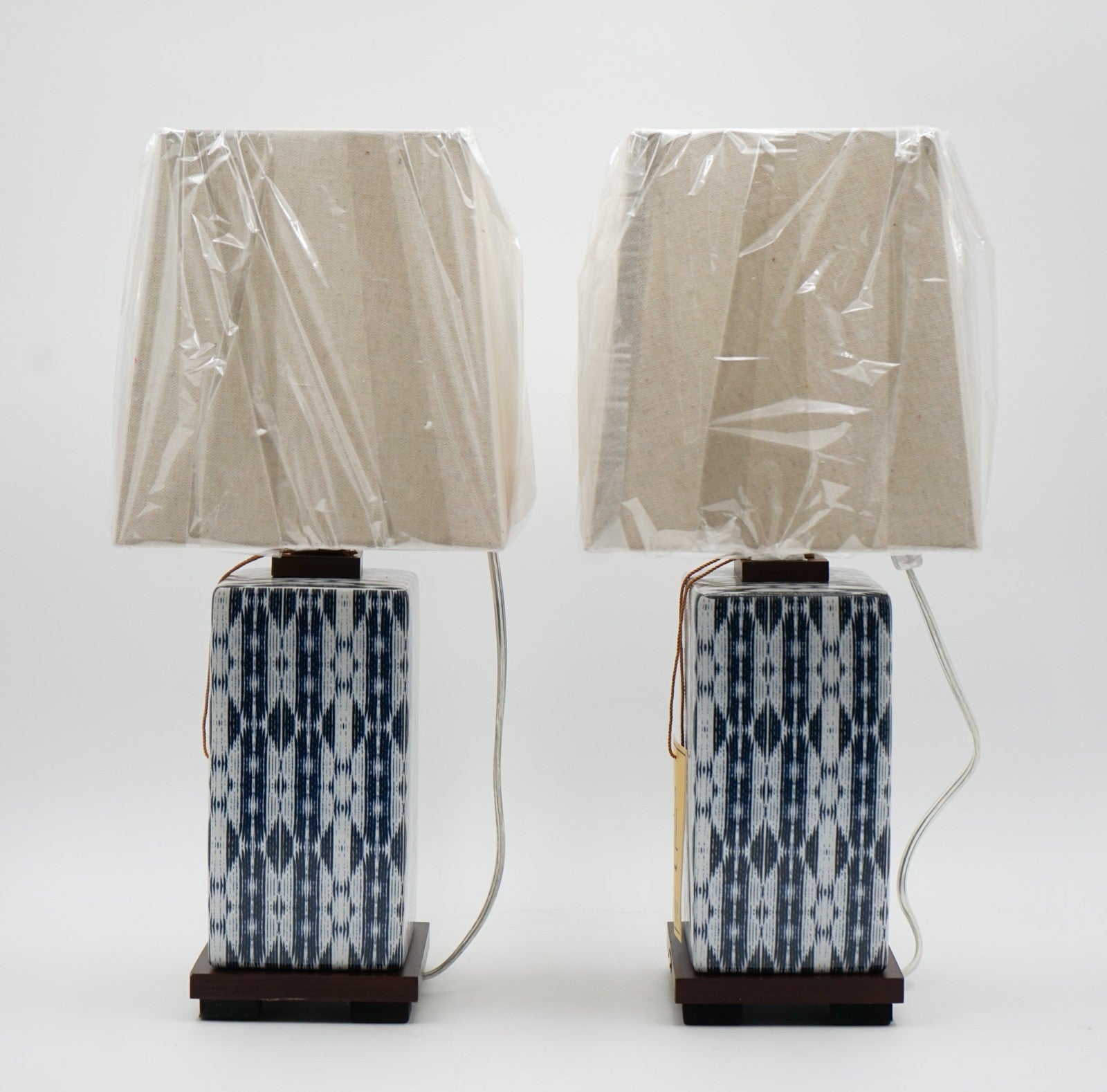 PAIR OF RALPH LAUREN EX DISPLAY CERAMIC BLUE TABLE LAMPS INCLUDING SHADES (1/1)