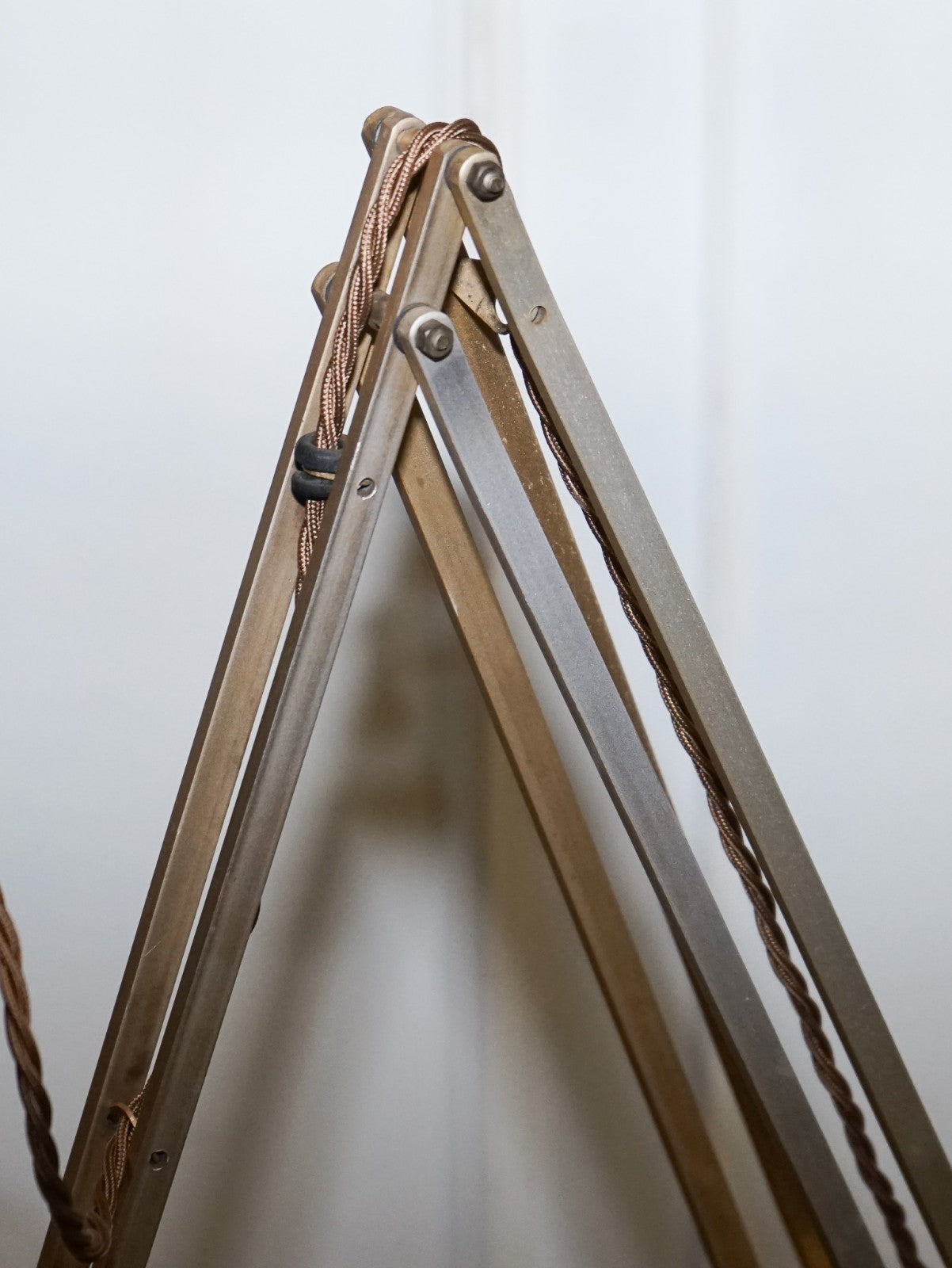 ANTIQUE CIRCA 1950 RECLAIMED HADRILL & HORSTMANN COUNTERPOISE DESK LAMP