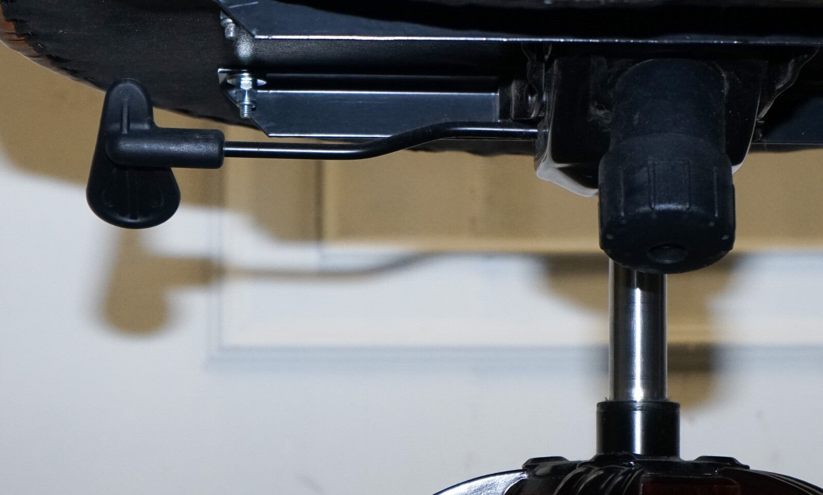 FULLY RESTORED CIGAR BROWN LEATHER CHESTERFIELD CAPTAINS OFFICE SWIVEL ARMCHAIR