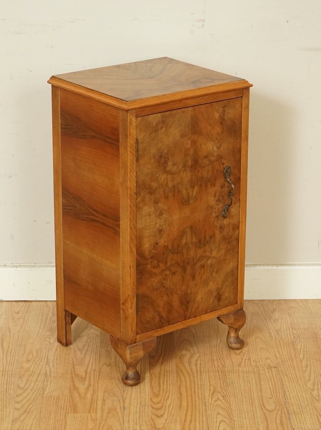 VINTAGE ART DECO BURR WALNUT BEDSIDE END SIDE TABLE