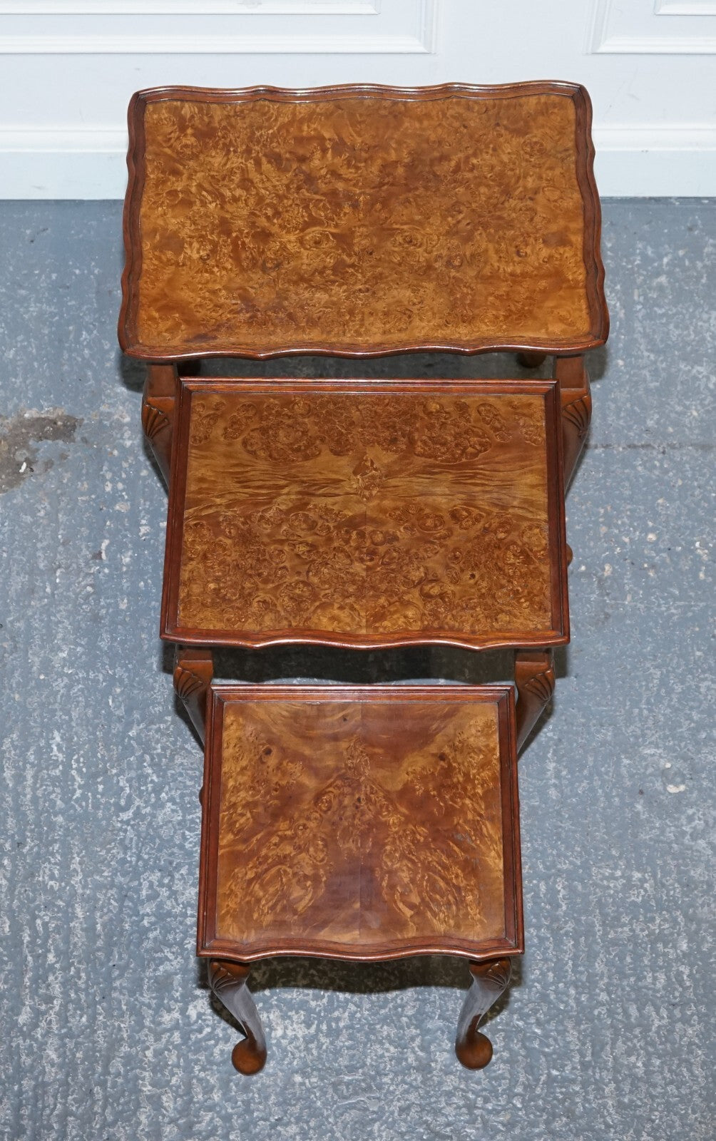 1920 ART DECO BURR WALNUT NEST OF THREE TABLES QUEEN ANNE LEGS