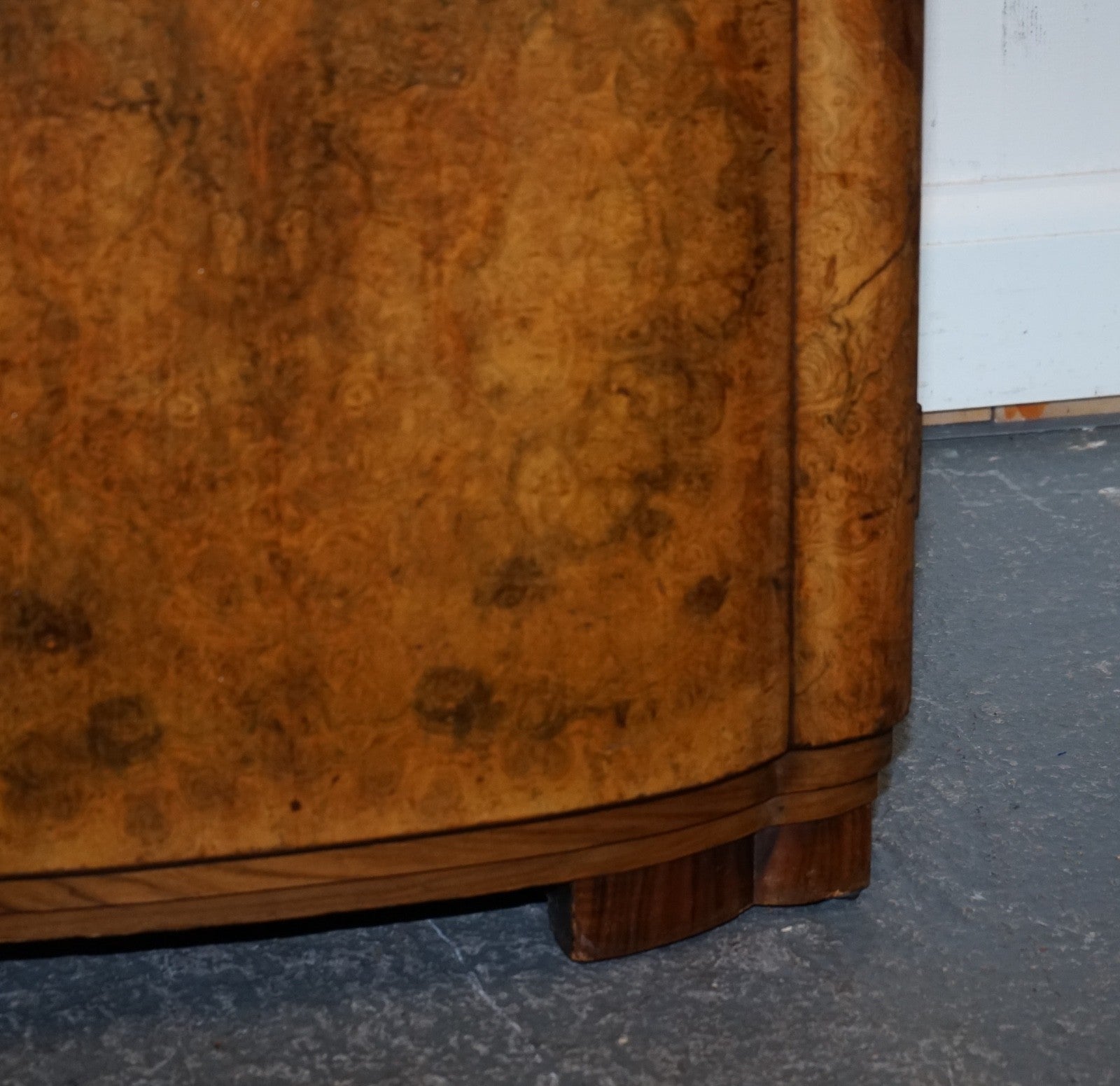 ANTIQUE CIRCA 1930'S ENGLISH BURR WALNUT ART DECO TWO DOOR WARDROBE